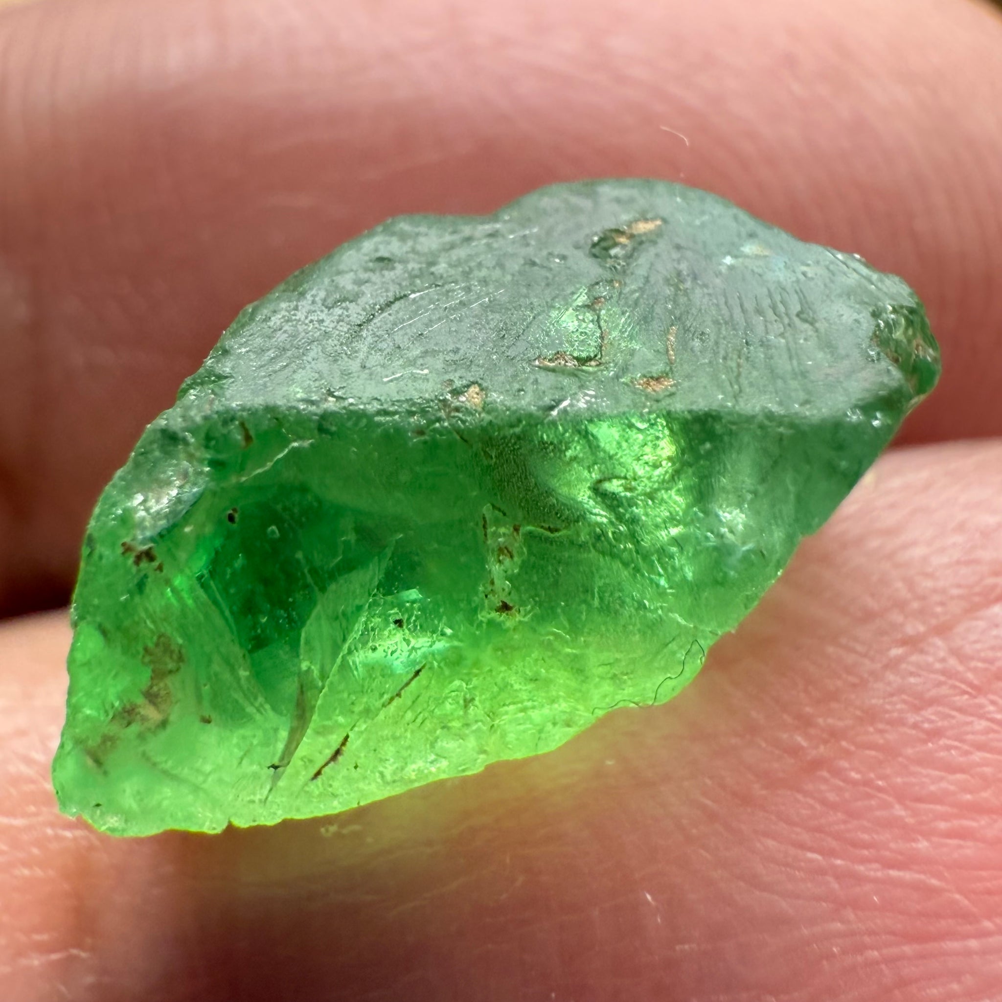 Tsavorite, 8.34ct, Tanzania, Untreated Unheated, cracks and veils in the stone, have a look at the video for positioning
