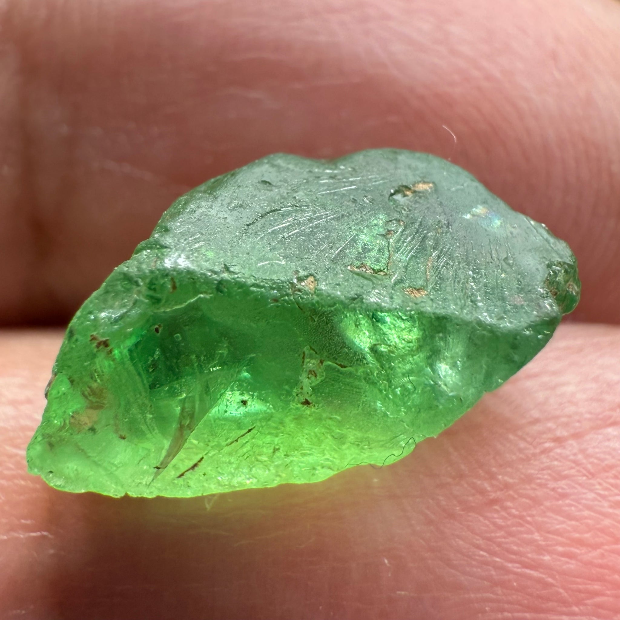 Tsavorite, 8.34ct, Tanzania, Untreated Unheated, cracks and veils in the stone, have a look at the video for positioning