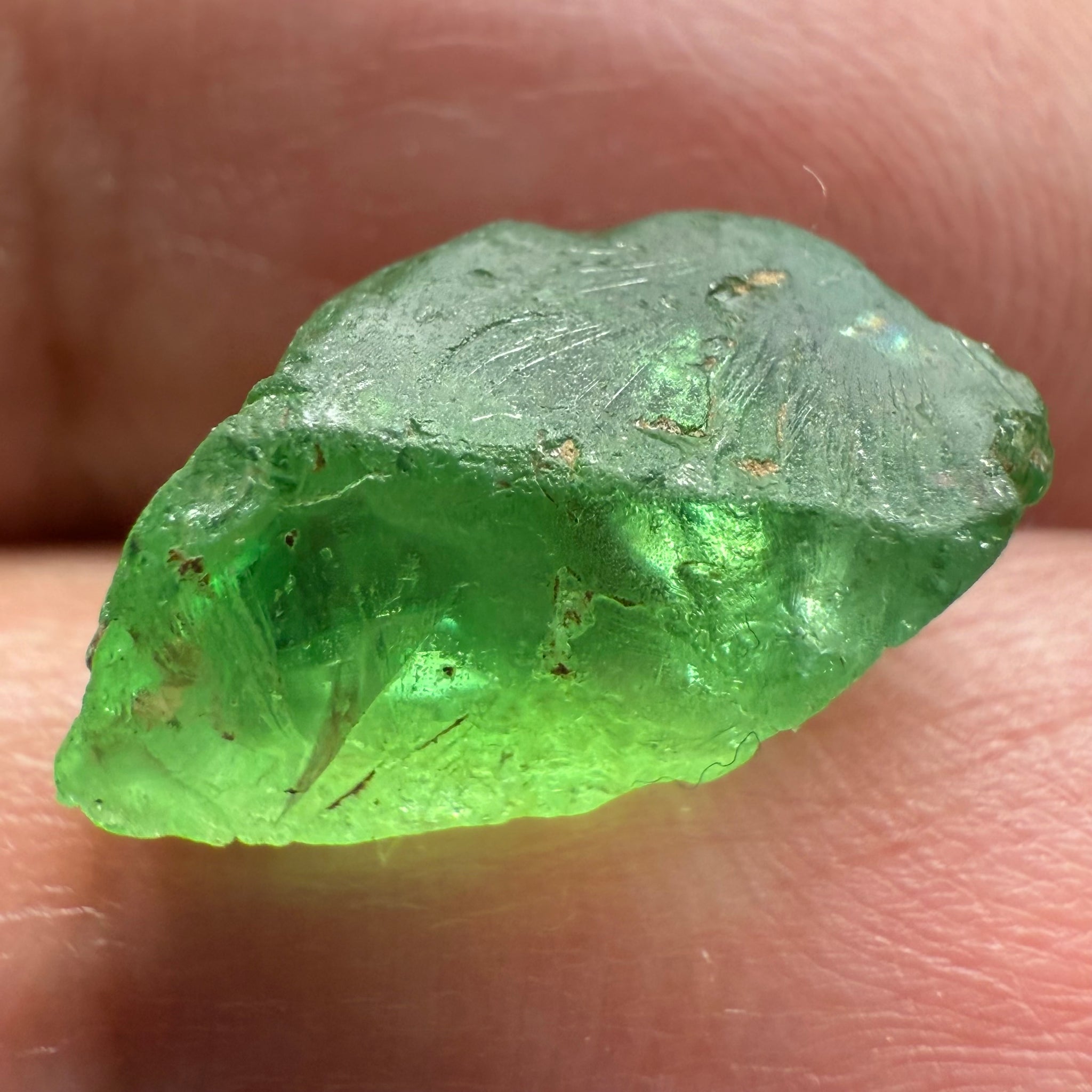 Tsavorite, 8.34ct, Tanzania, Untreated Unheated, cracks and veils in the stone, have a look at the video for positioning