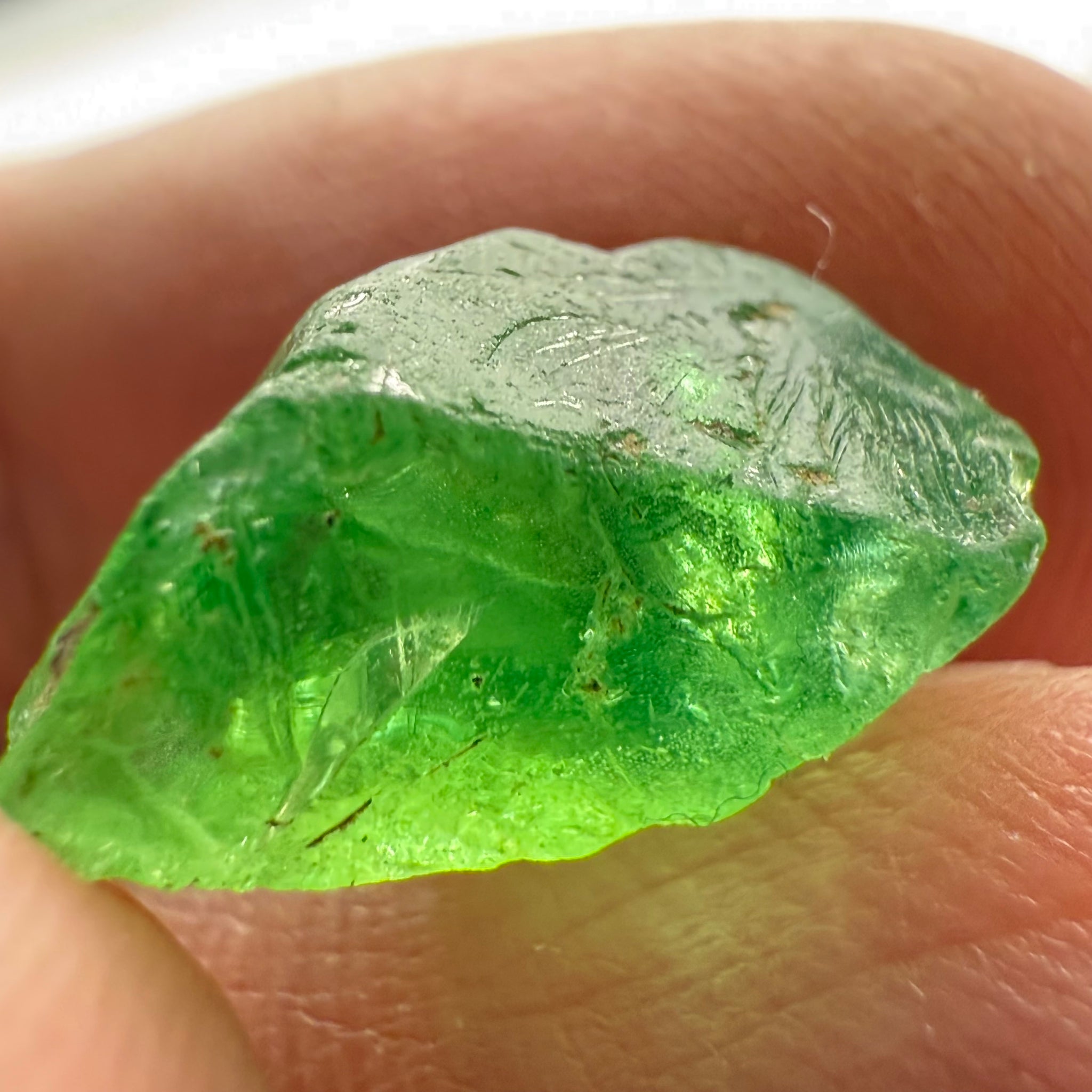 Tsavorite, 8.34ct, Tanzania, Untreated Unheated, cracks and veils in the stone, have a look at the video for positioning