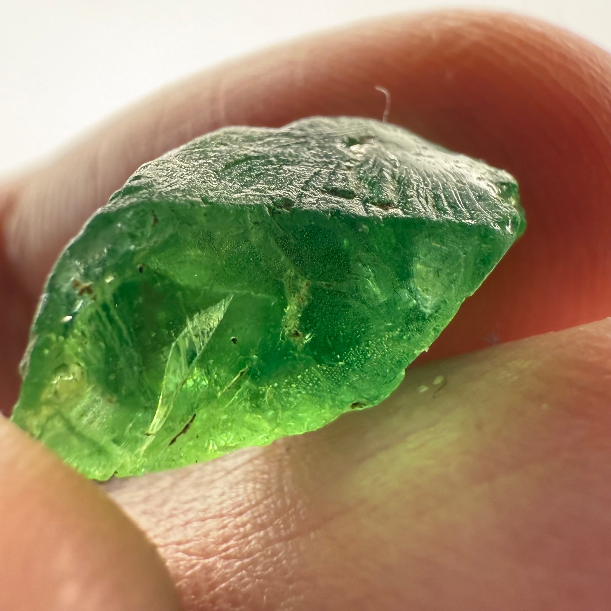 Tsavorite, 8.34ct, Tanzania, Untreated Unheated, cracks and veils in the stone, have a look at the video for positioning