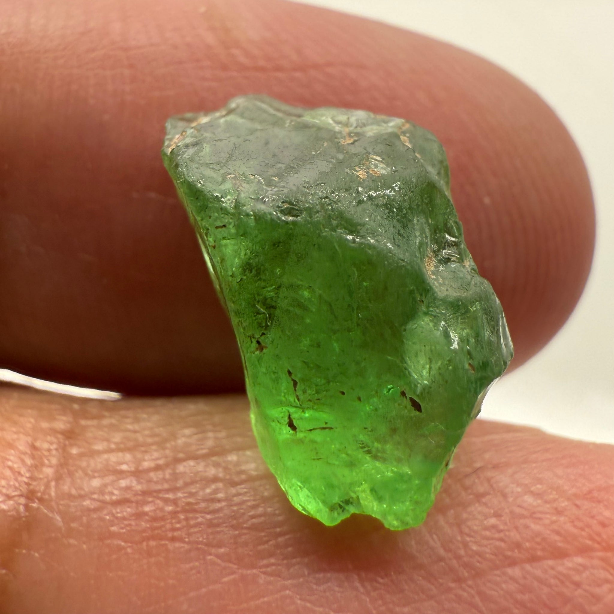 Tsavorite, 8.34ct, Tanzania, Untreated Unheated, cracks and veils in the stone, have a look at the video for positioning