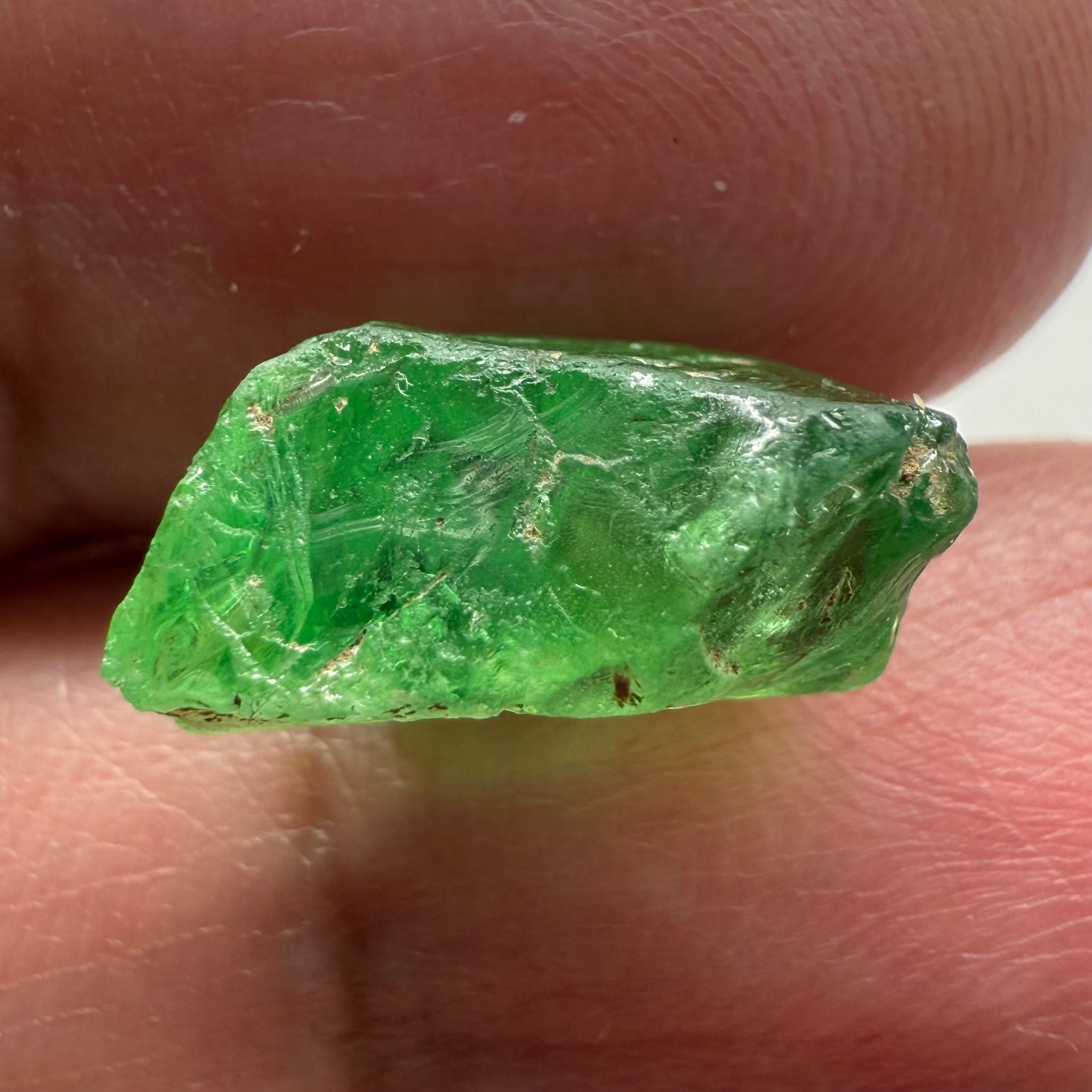 Tsavorite, 8.34ct, Tanzania, Untreated Unheated, cracks and veils in the stone, have a look at the video for positioning