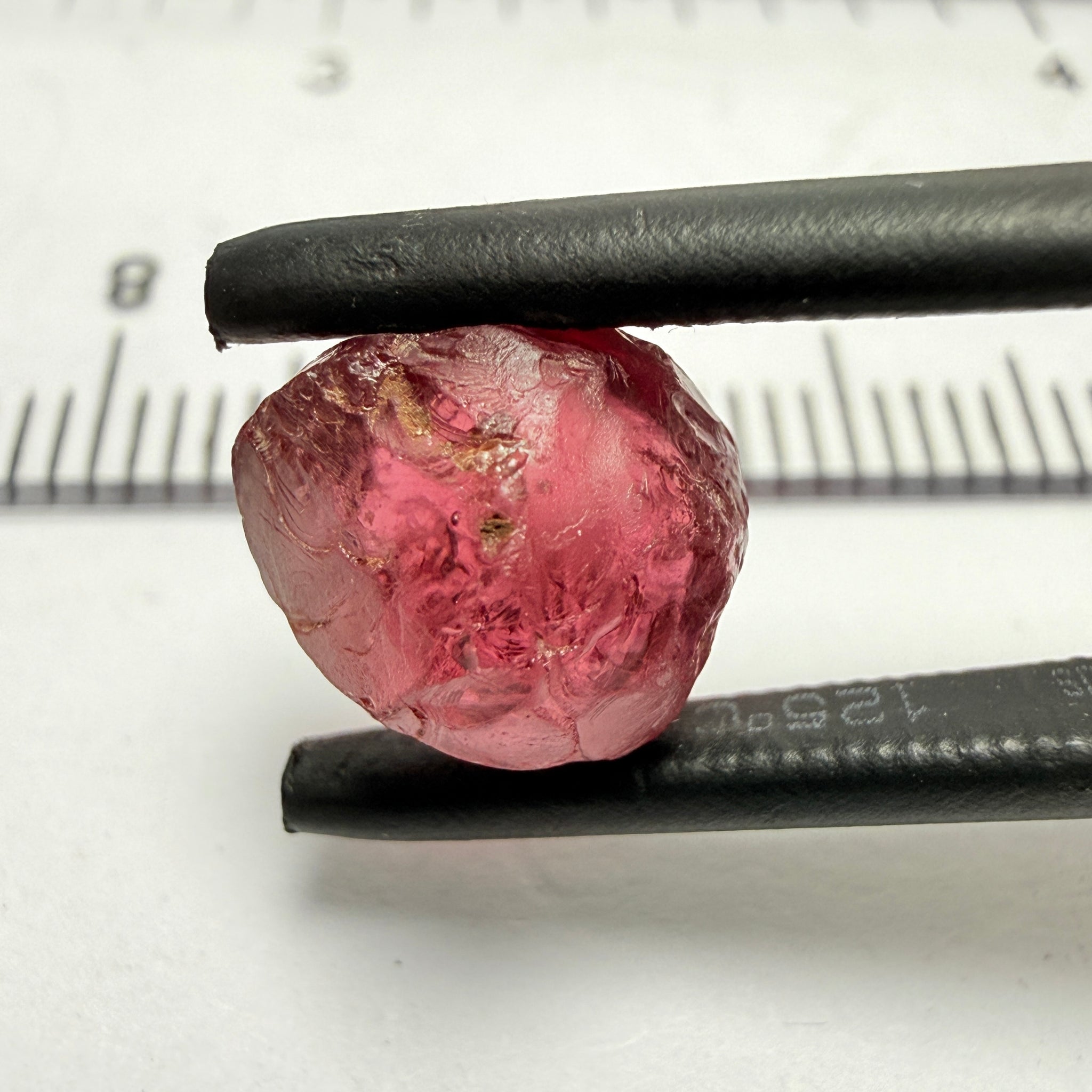 Rhodolite Garnet, 4.91ct, Umba, Tanzania, Untreated Untreated. Spot near the middle so Si