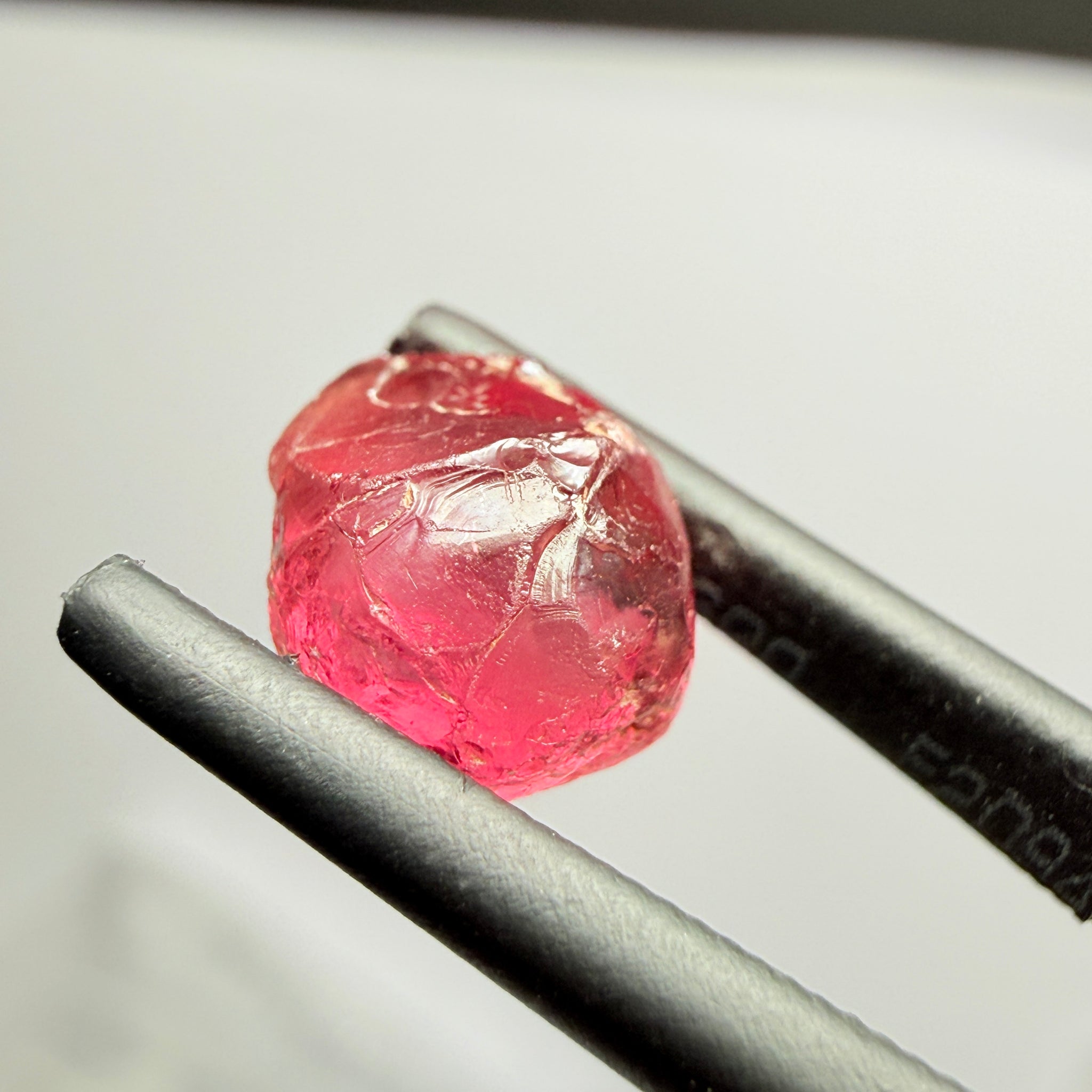 Rhodolite Garnet, 4.91ct, Umba, Tanzania, Untreated Untreated. Spot near the middle so Si