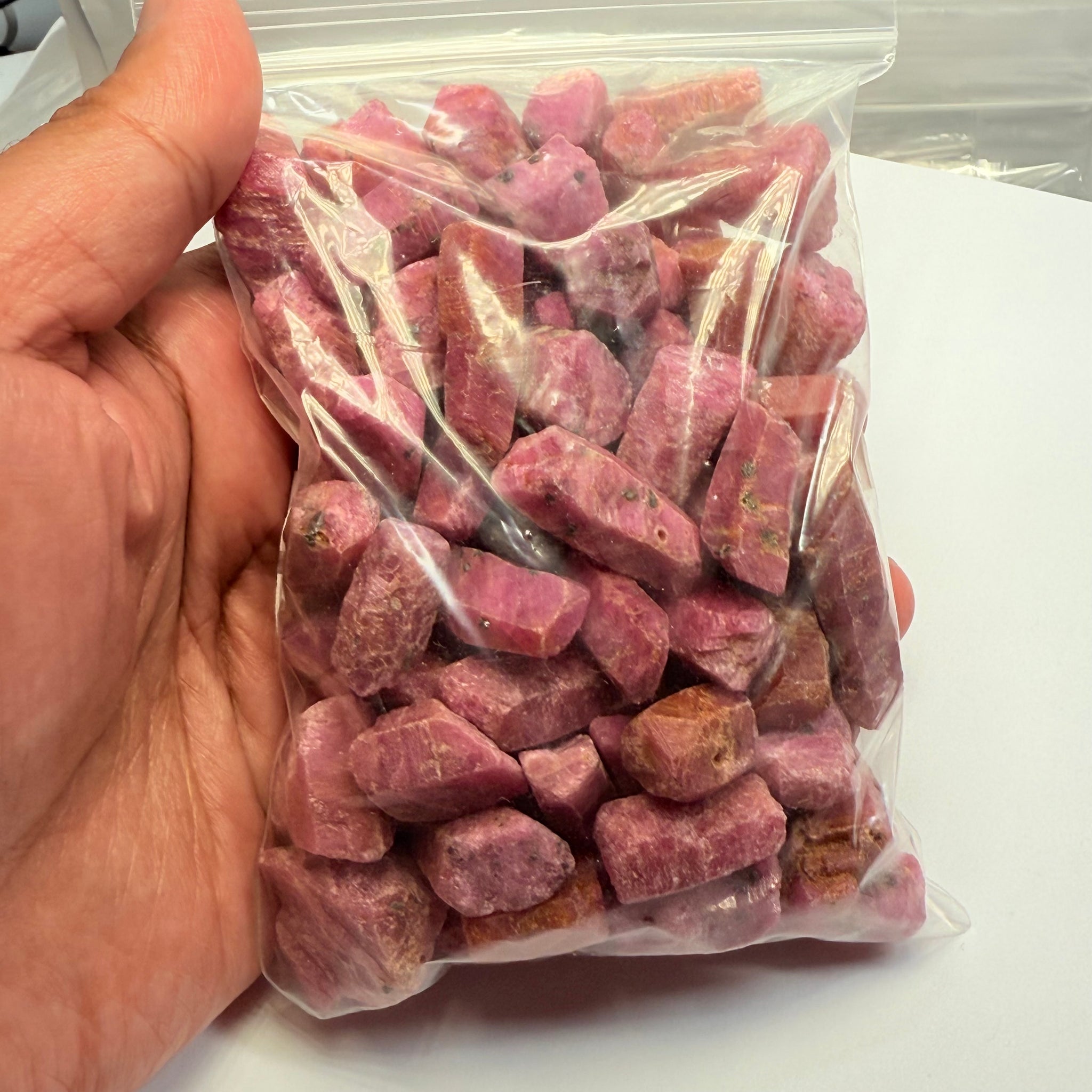 Sapphire Crystal Wholesale Lot Deal, 587.60gm, 92pcs in lot, average size is 6.38gm. Dodoma, Tanzania, Untreated Unheated. Priced at wholesale for people who want to resell