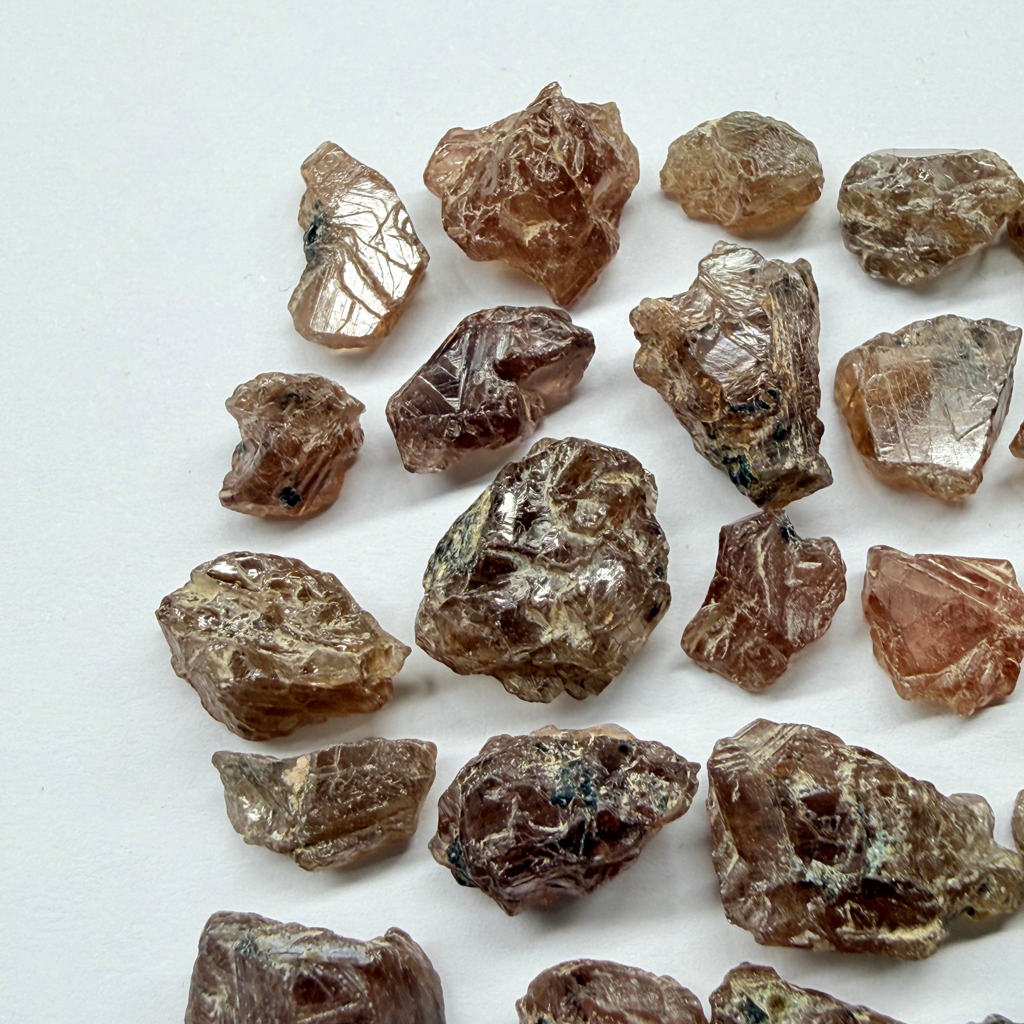 Colour Changing Sapphire Crystal Lot. 51.90gm / 259.50ct, Tanzania, Untreated Unheated, all pieces are crystallised on all sides! Super rare, new find