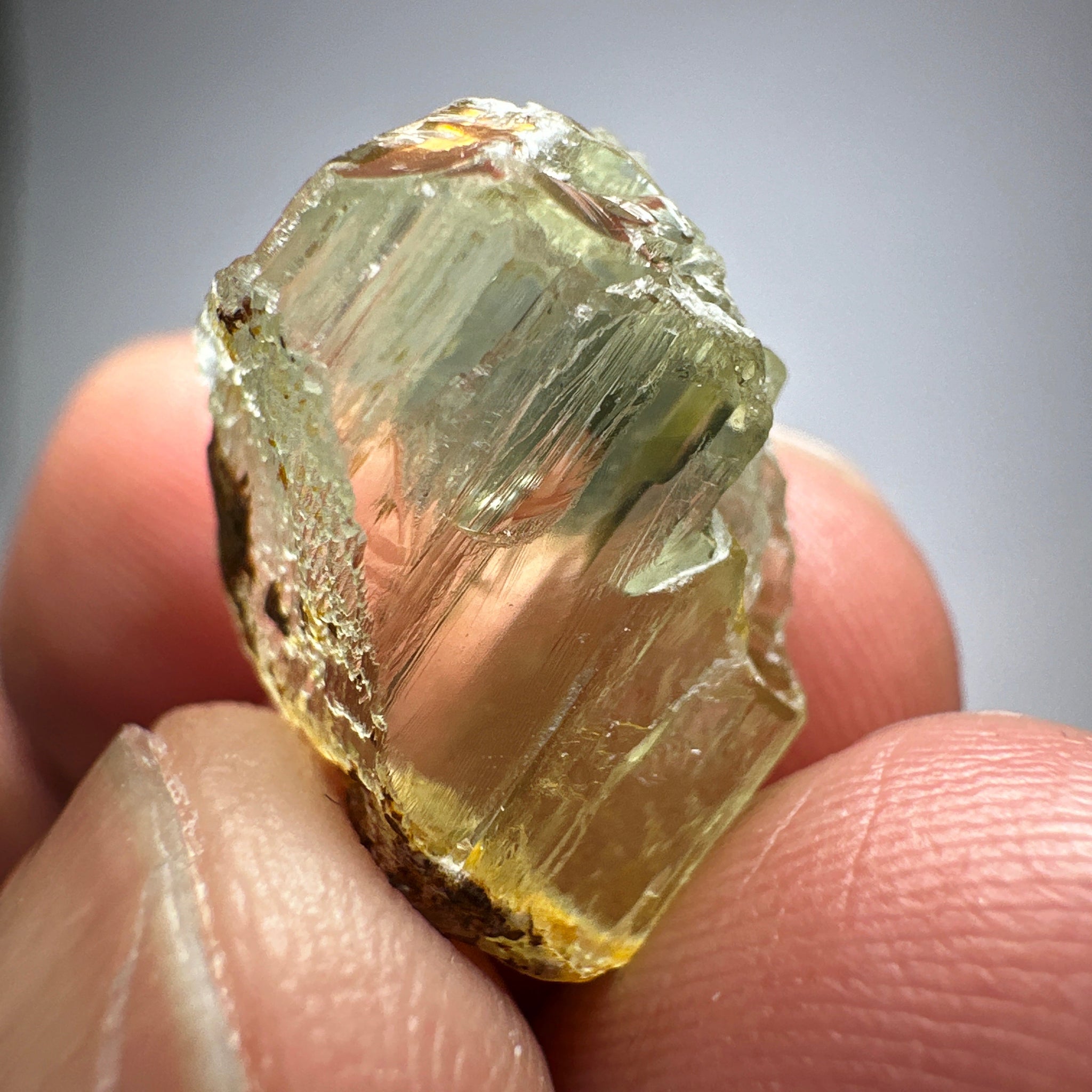 Tremolite Crystal, 13.66ct, Merelani, Tanzania, Untreated Unheated. Crack inside, the rest is vvs-if, see pic. Beautiful soft lime green colour