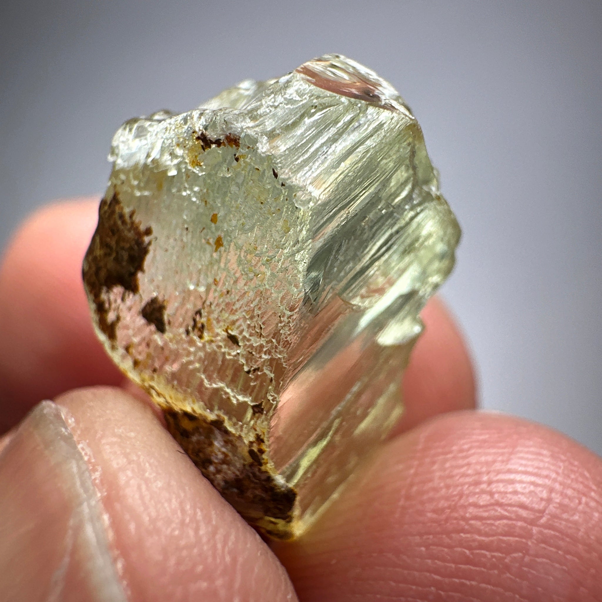 Tremolite Crystal, 13.66ct, Merelani, Tanzania, Untreated Unheated. Crack inside, the rest is vvs-if, see pic. Beautiful soft lime green colour