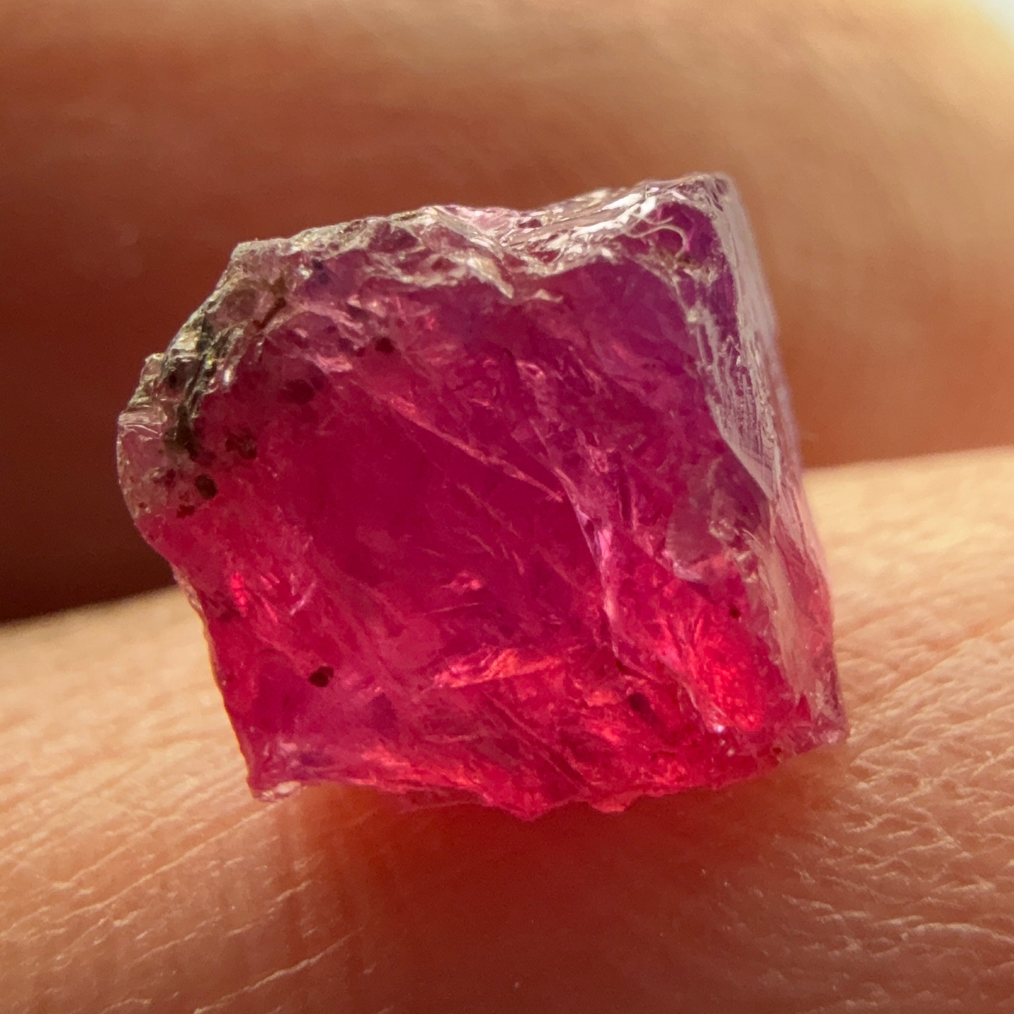 Winza Sapphire/Ruby, 2.35ct, Winza, Tanzania, Untreated Unheated, crack right in the middle! But great for those of you looking to add a stone like this to your collection