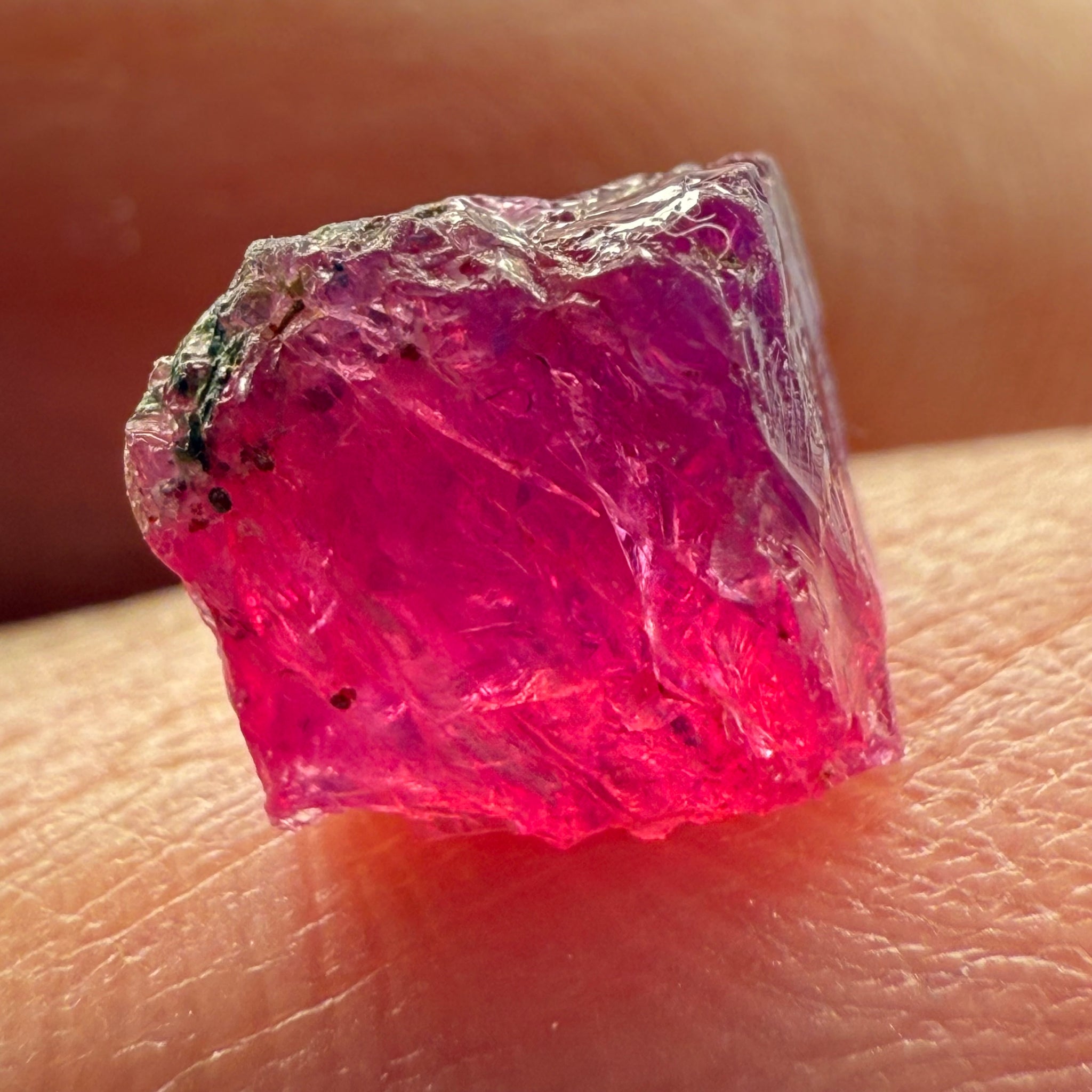 Winza Sapphire/Ruby, 2.35ct, Winza, Tanzania, Untreated Unheated, crack right in the middle! But great for those of you looking to add a stone like this to your collection