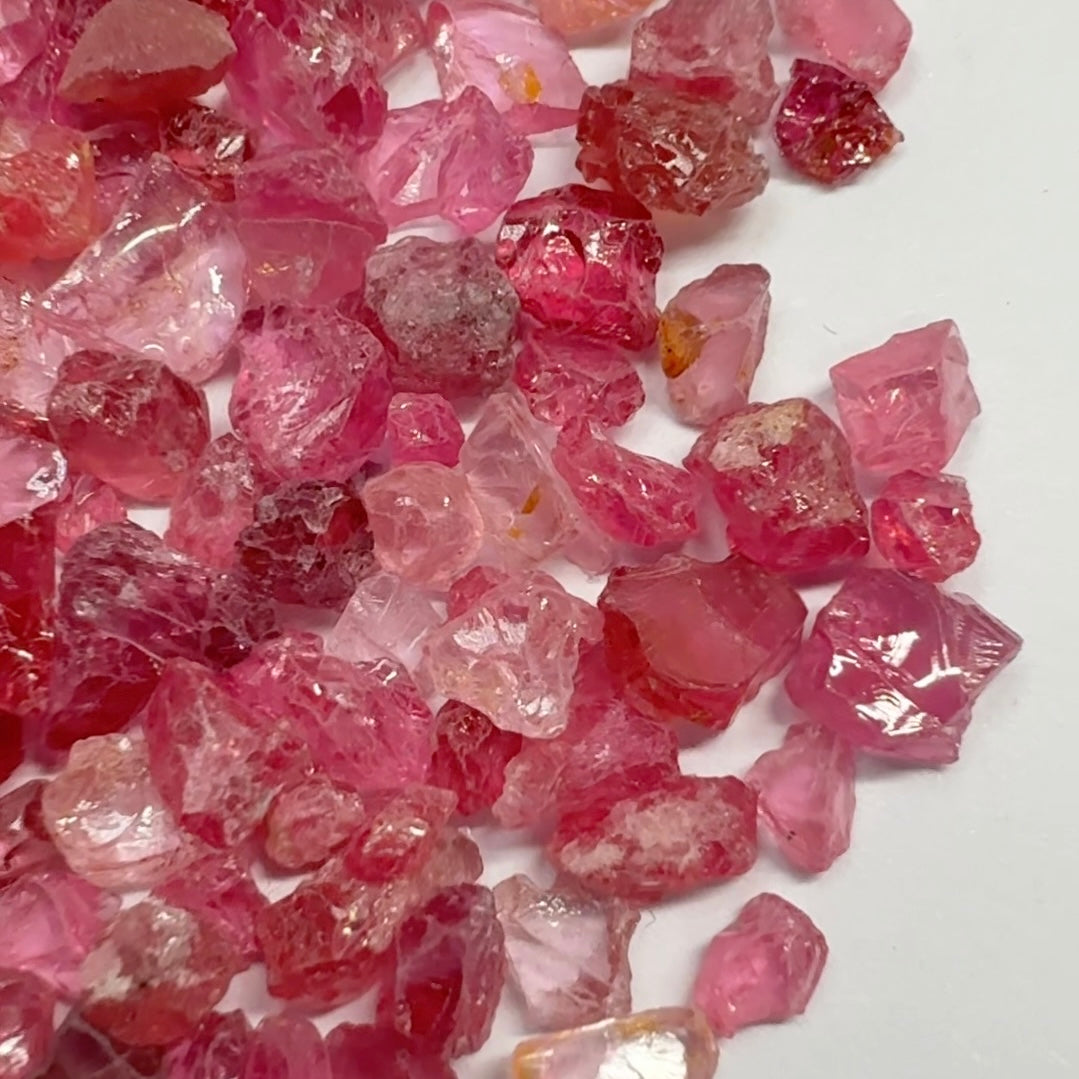 Mahenge Spinel Lot melee rough or set in jewellery as is, 20.5gm / 102.5ct Mahenge, Tanzania, Untreated Unheated