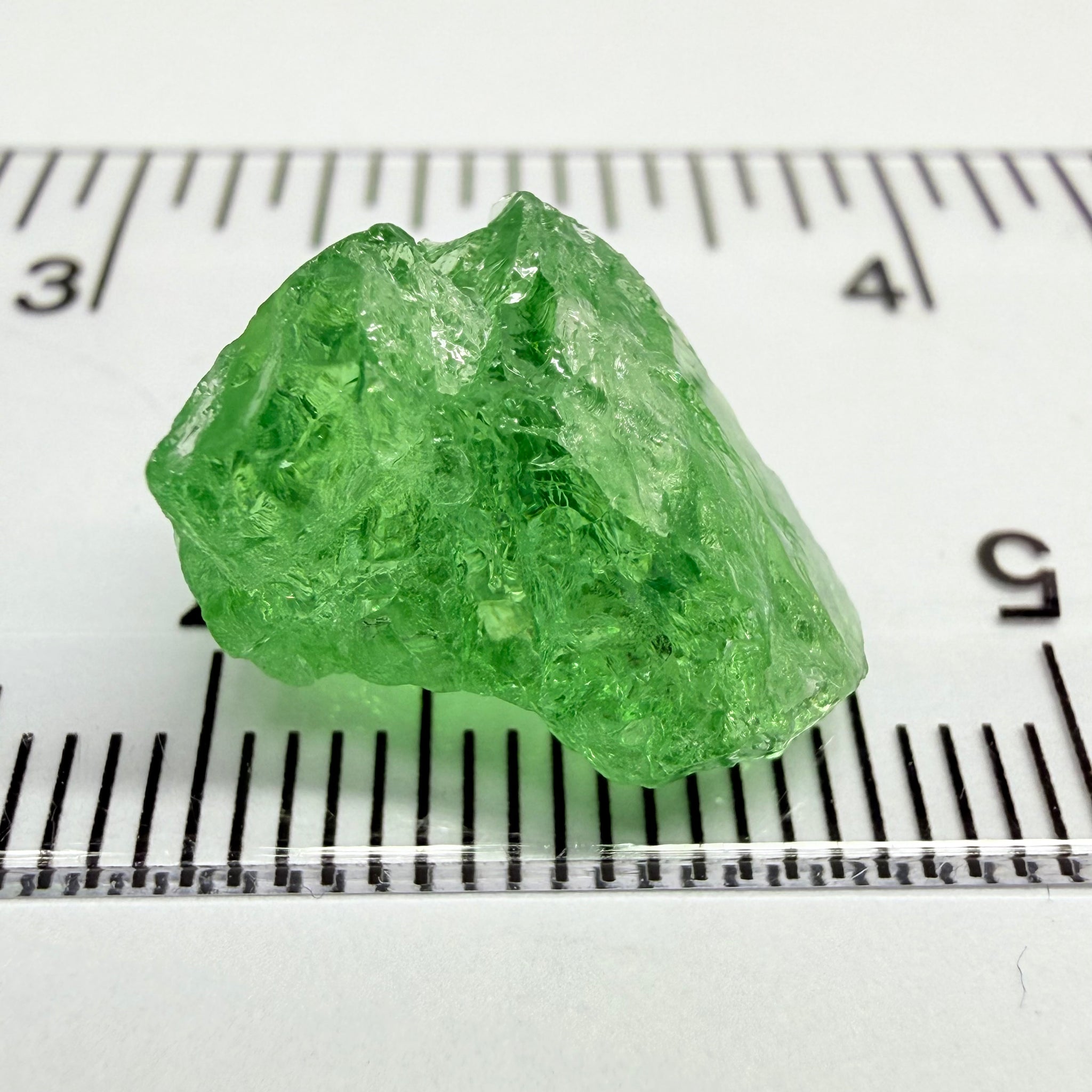 Tsavorite, 10.28ct, Tanzania, Untreated Unheated, veils and large cracks
