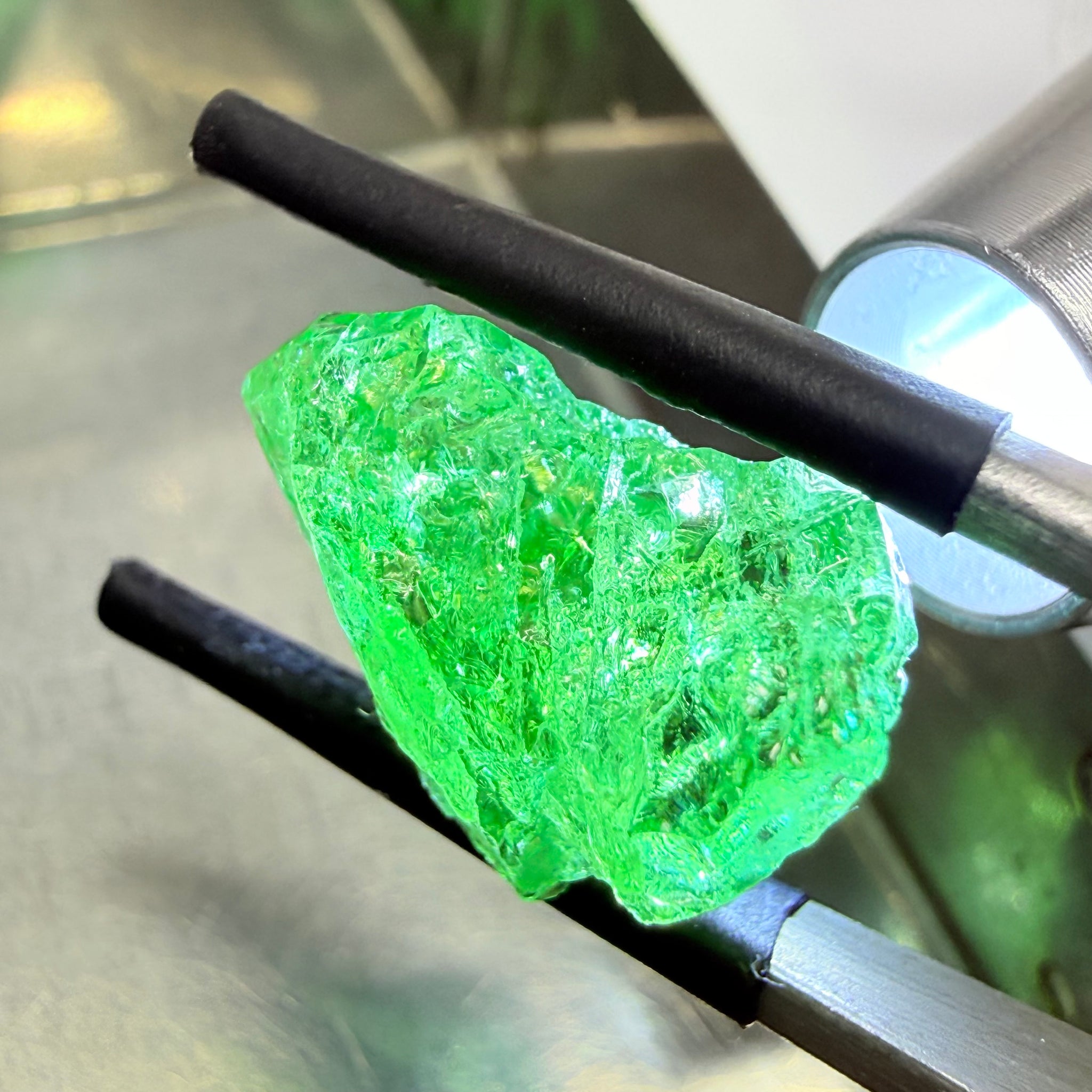 Tsavorite, 10.28ct, Tanzania, Untreated Unheated, veils and large cracks