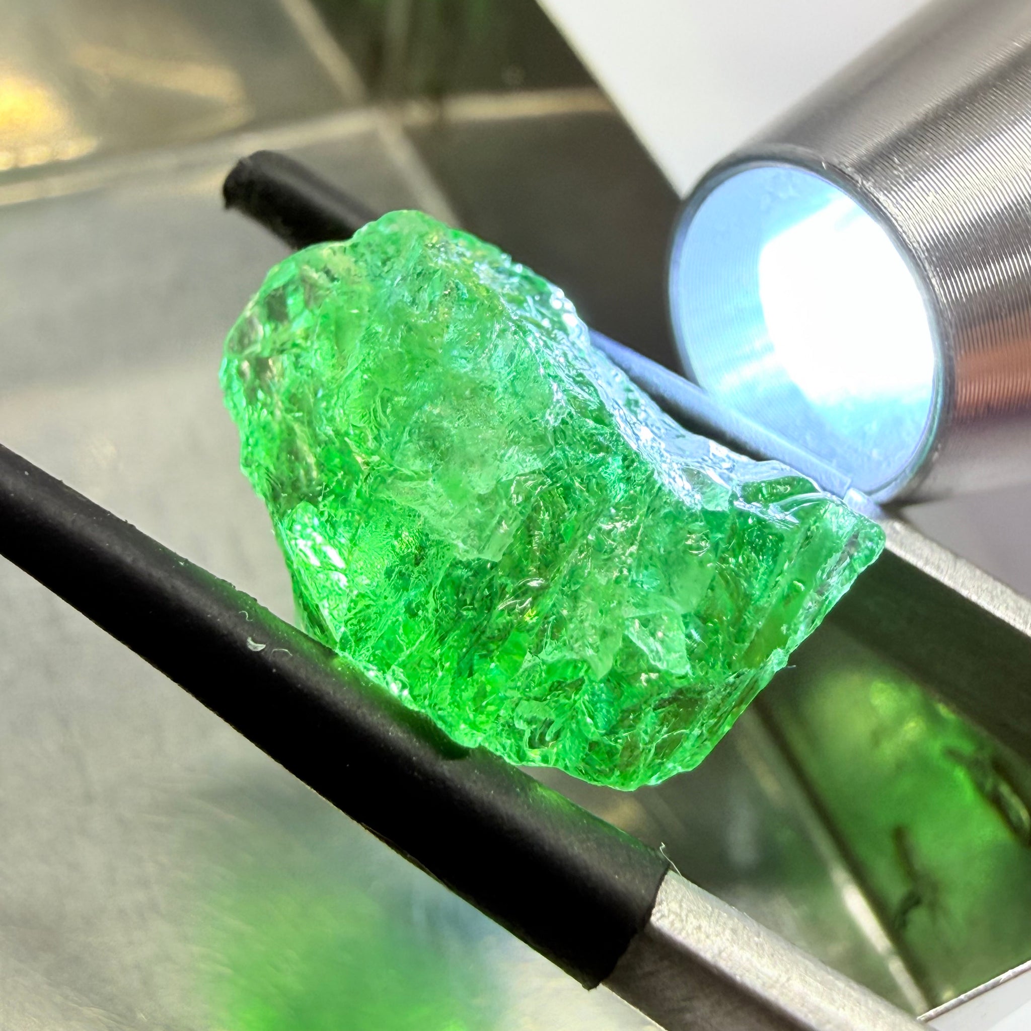 Tsavorite, 10.28ct, Tanzania, Untreated Unheated, veils and large cracks
