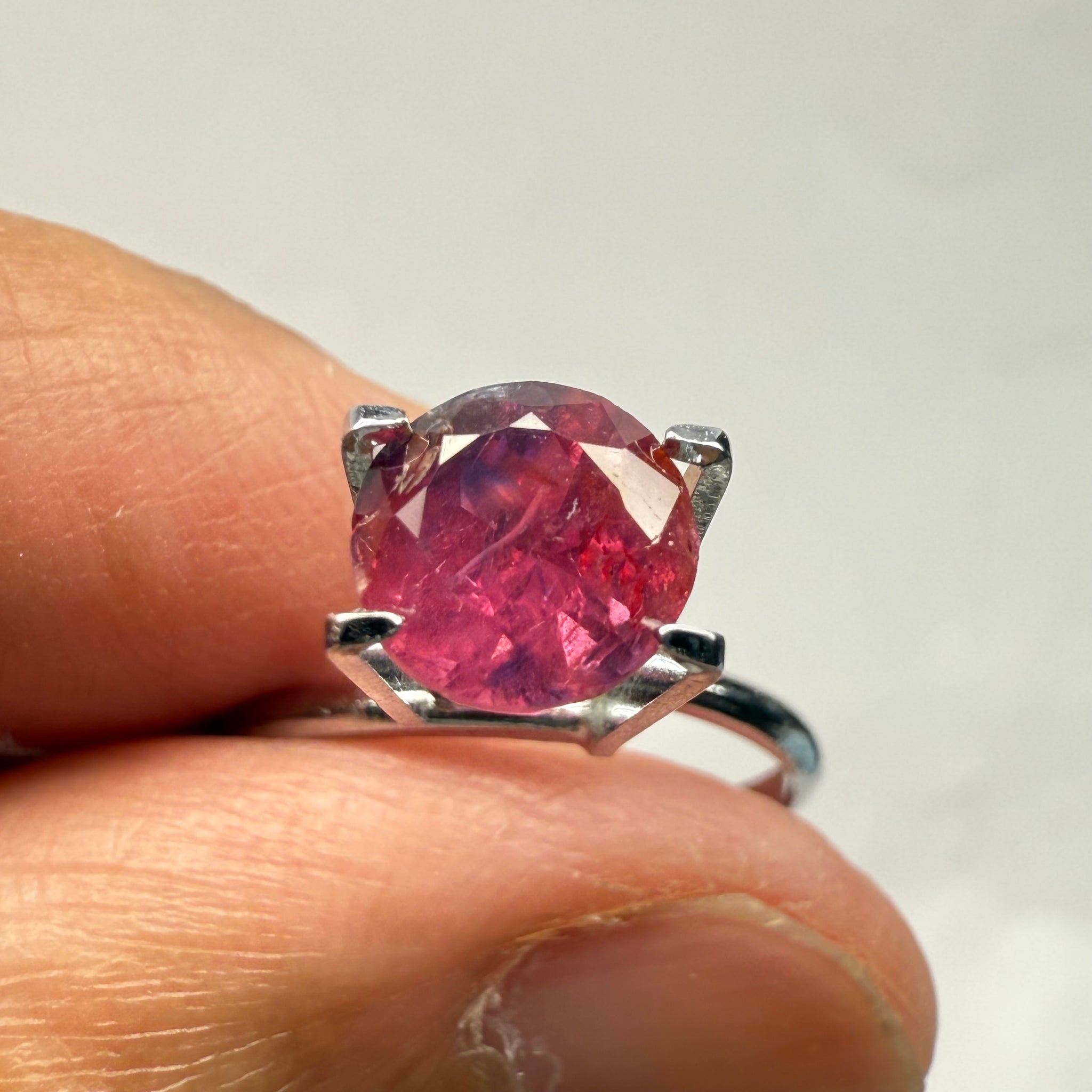 Winza Sapphire, native cut in Tanzania, 1.80ct, Winza, Tanzania, Untreated Unheated, pictures taken on a gem display ring, have a look