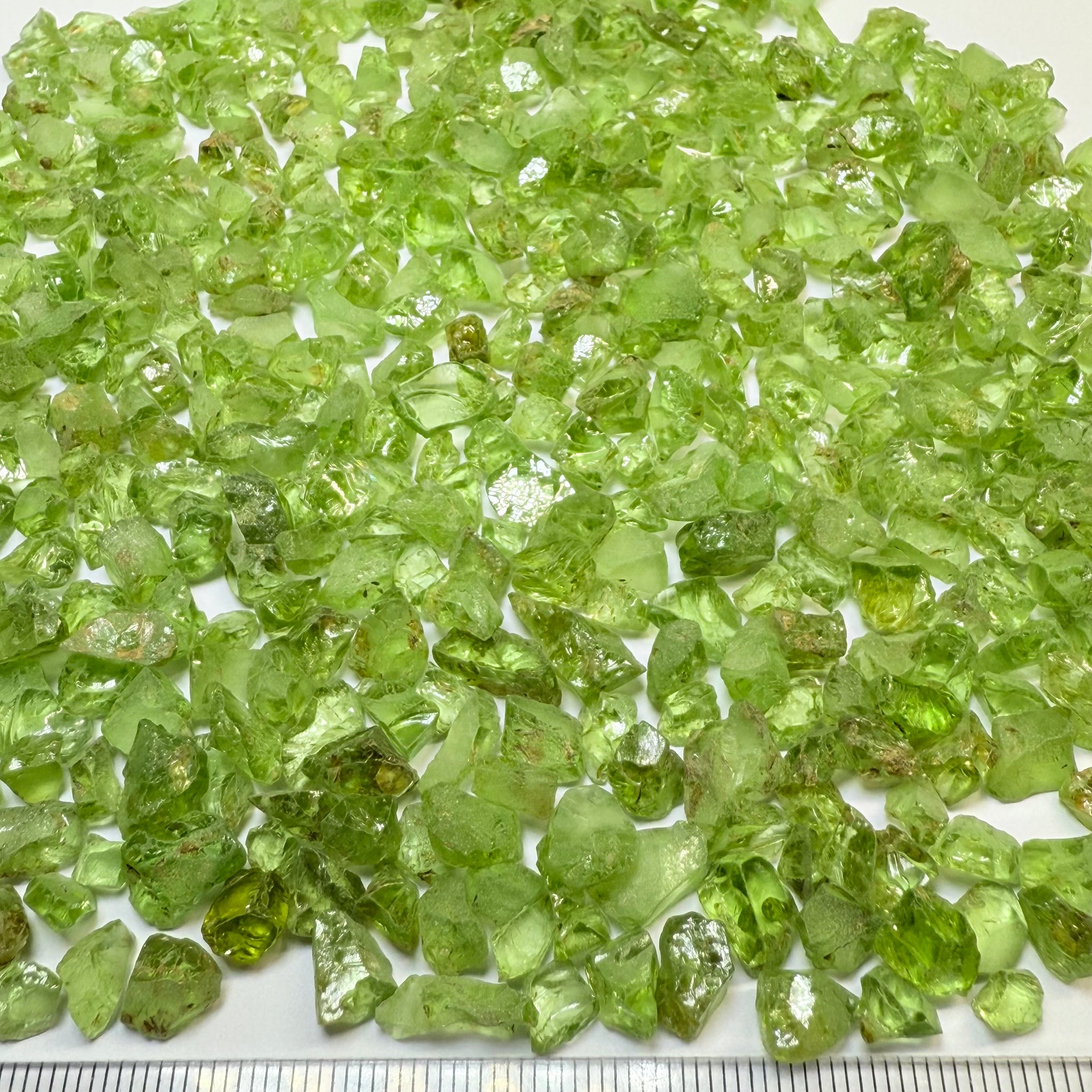 GoGo Peridot Lot, 131.70gm/658.5ct, Wa GoGo Tribe, Tanzania, Untreated Unheated, av size 1.90ct, faceting rough mix, use also in jewellery as is