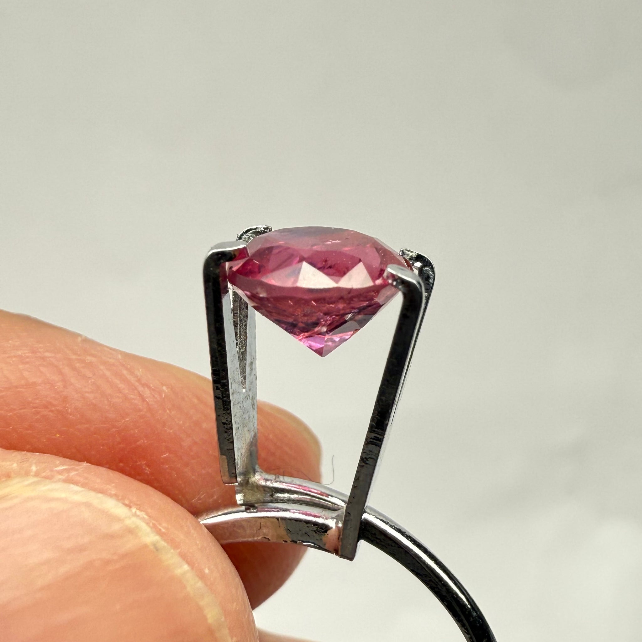 Winza Sapphire, native cut in Tanzania, 1.80ct, Winza, Tanzania, Untreated Unheated, pictures taken on a gem display ring, have a look