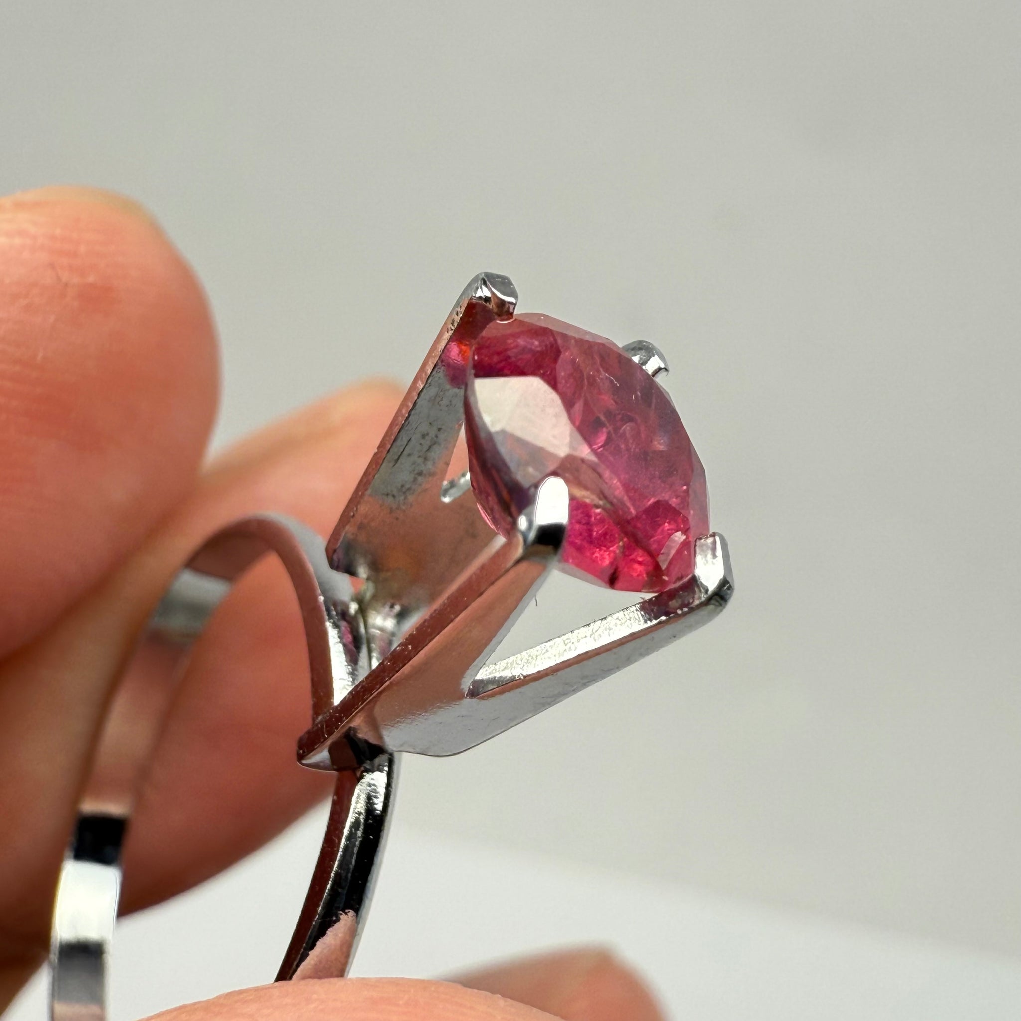 Winza Sapphire, native cut in Tanzania, 1.80ct, Winza, Tanzania, Untreated Unheated, pictures taken on a gem display ring, have a look