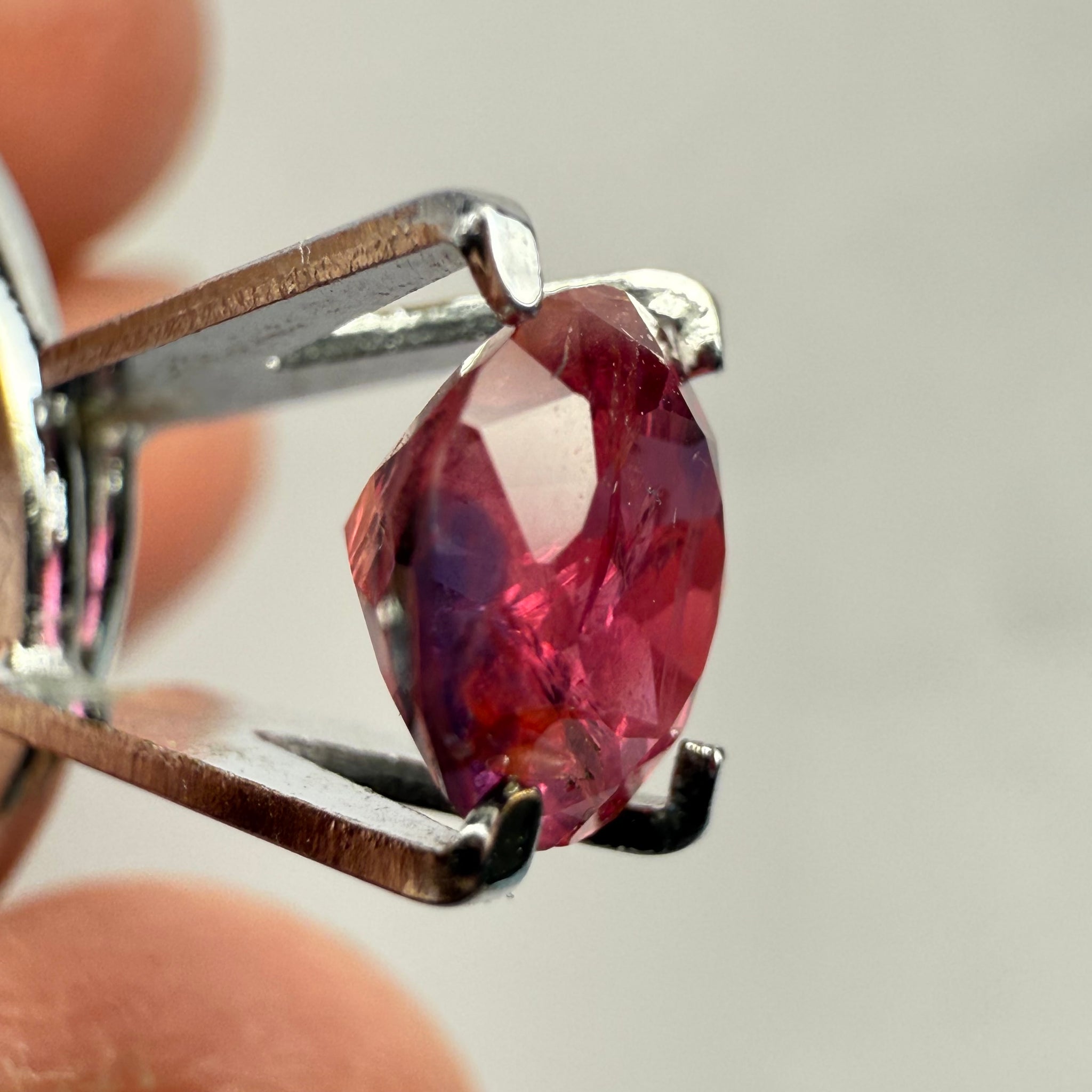 Winza Sapphire, native cut in Tanzania, 1.80ct, Winza, Tanzania, Untreated Unheated, pictures taken on a gem display ring, have a look