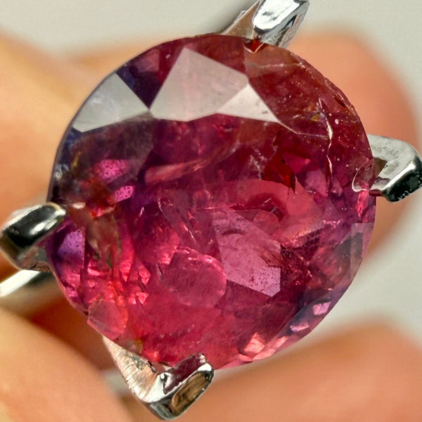 Winza Sapphire, native cut in Tanzania, 1.80ct, Winza, Tanzania, Untreated Unheated, pictures taken on a gem display ring, have a look