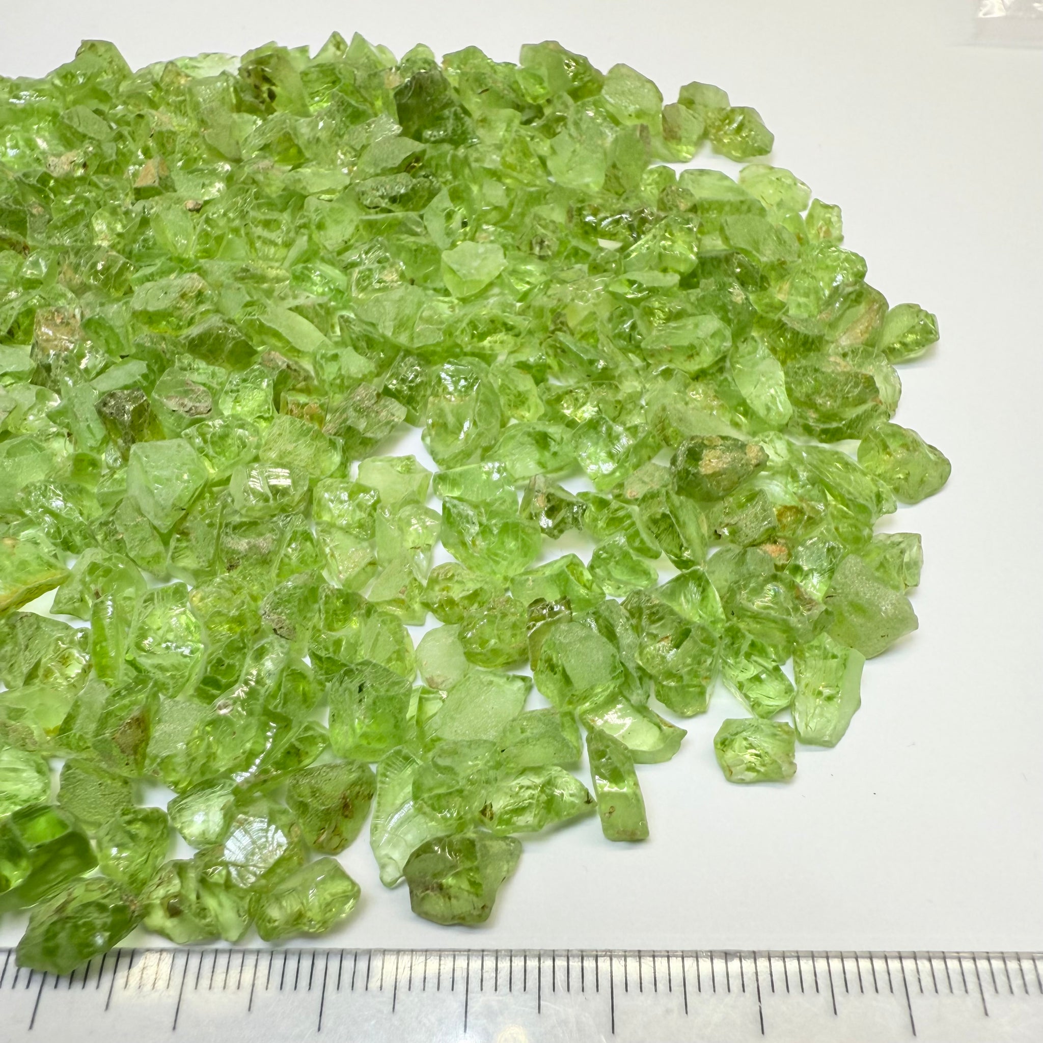 GoGo Peridot Lot, 135.00gm/675ct, Wa GoGo Tribe, Tanzania, Untreated Unheated, av size 1.90ct, faceting rough mix, use also in jewellery as is