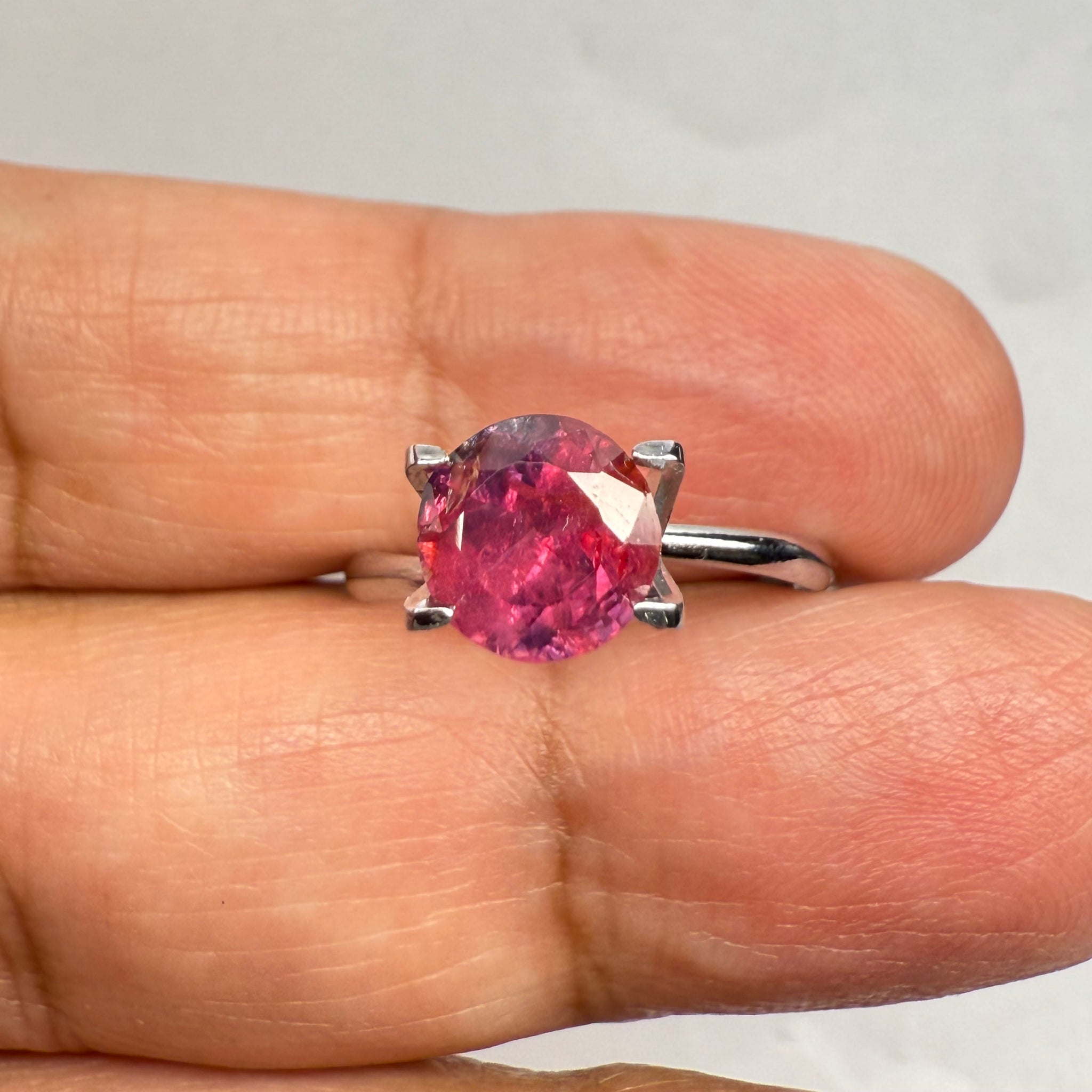 Winza Sapphire, native cut in Tanzania, 1.80ct, Winza, Tanzania, Untreated Unheated, pictures taken on a gem display ring, have a look