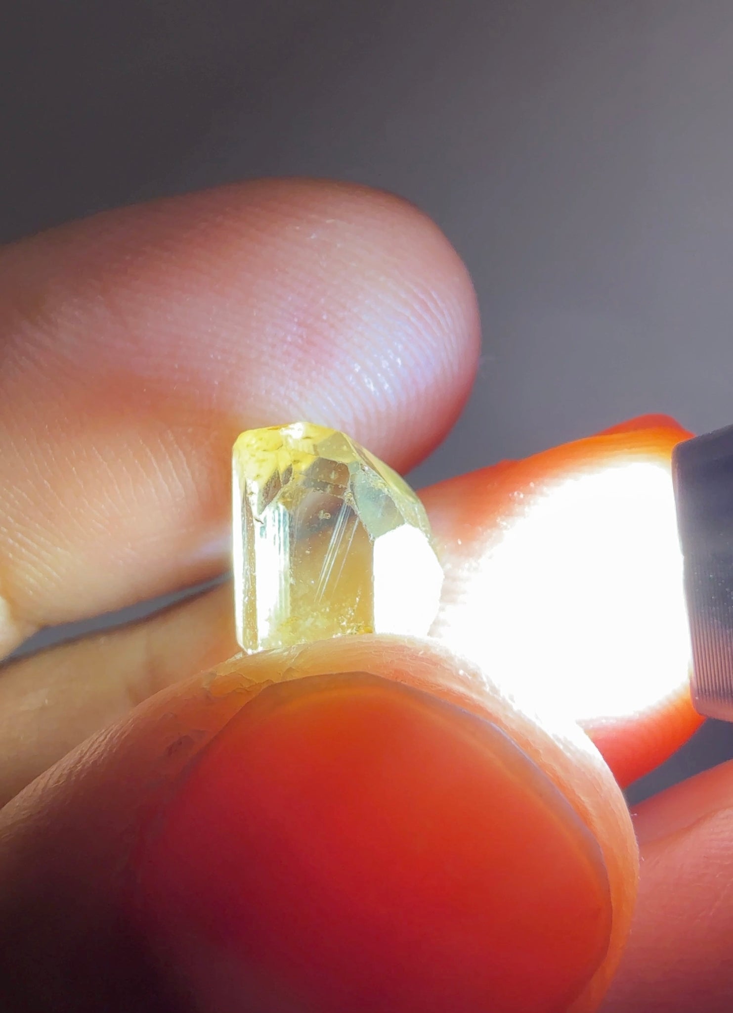 Gem Torch by Gemstone Masters, 6 function gem torch, strong power UV 365nm and 395nm, belt clip and 2 light focusing cones, 98% cri white bulb, 2-year warranty (excluding damage or wear and tear), we are the agents for this. Ships worldwide