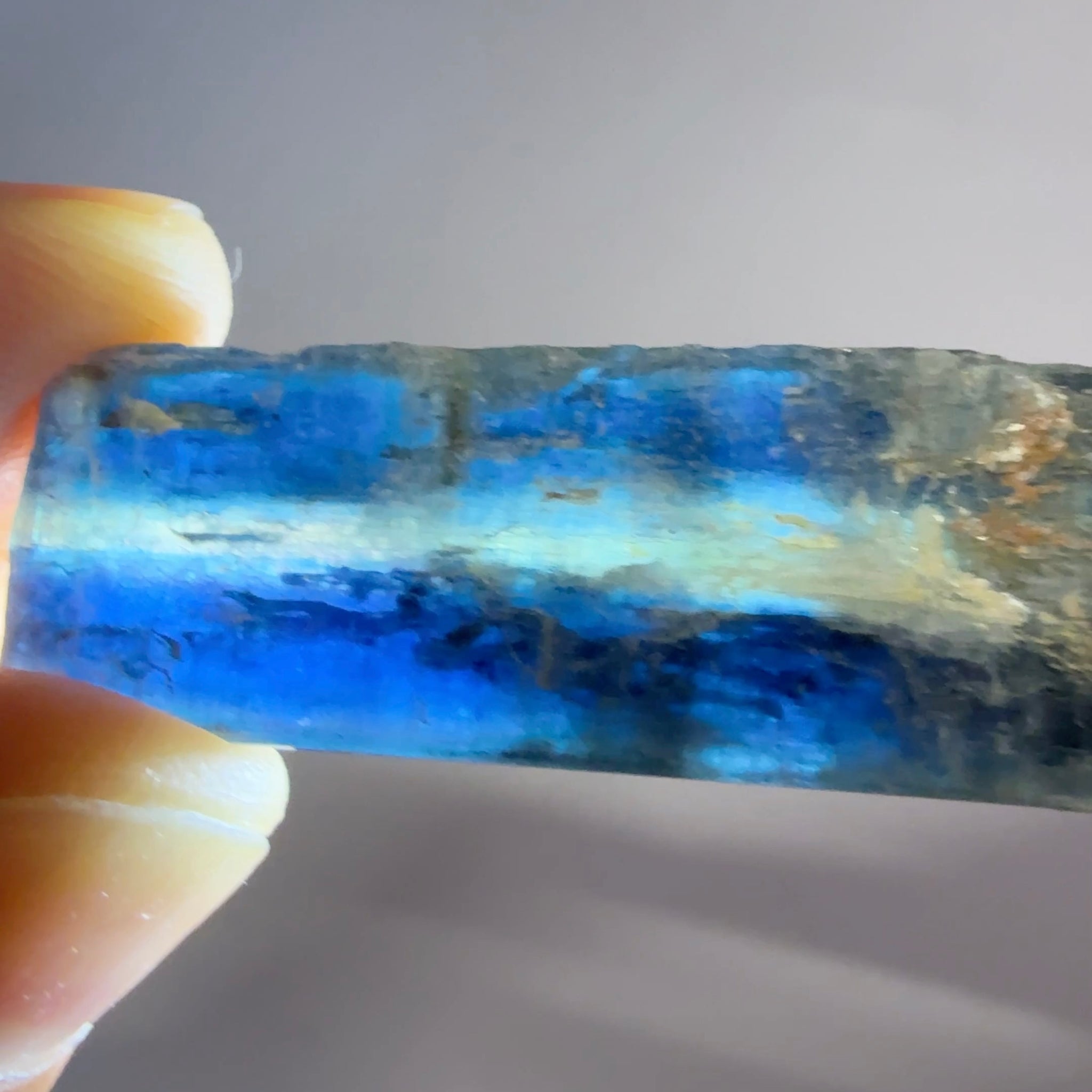 Gem Torch by Gemstone Masters, 6 function gem torch, strong power UV 365nm and 395nm, belt clip and 2 light focusing cones, 98% cri white bulb, 2-year warranty (excluding damage or wear and tear), we are the agents for this. Ships worldwide