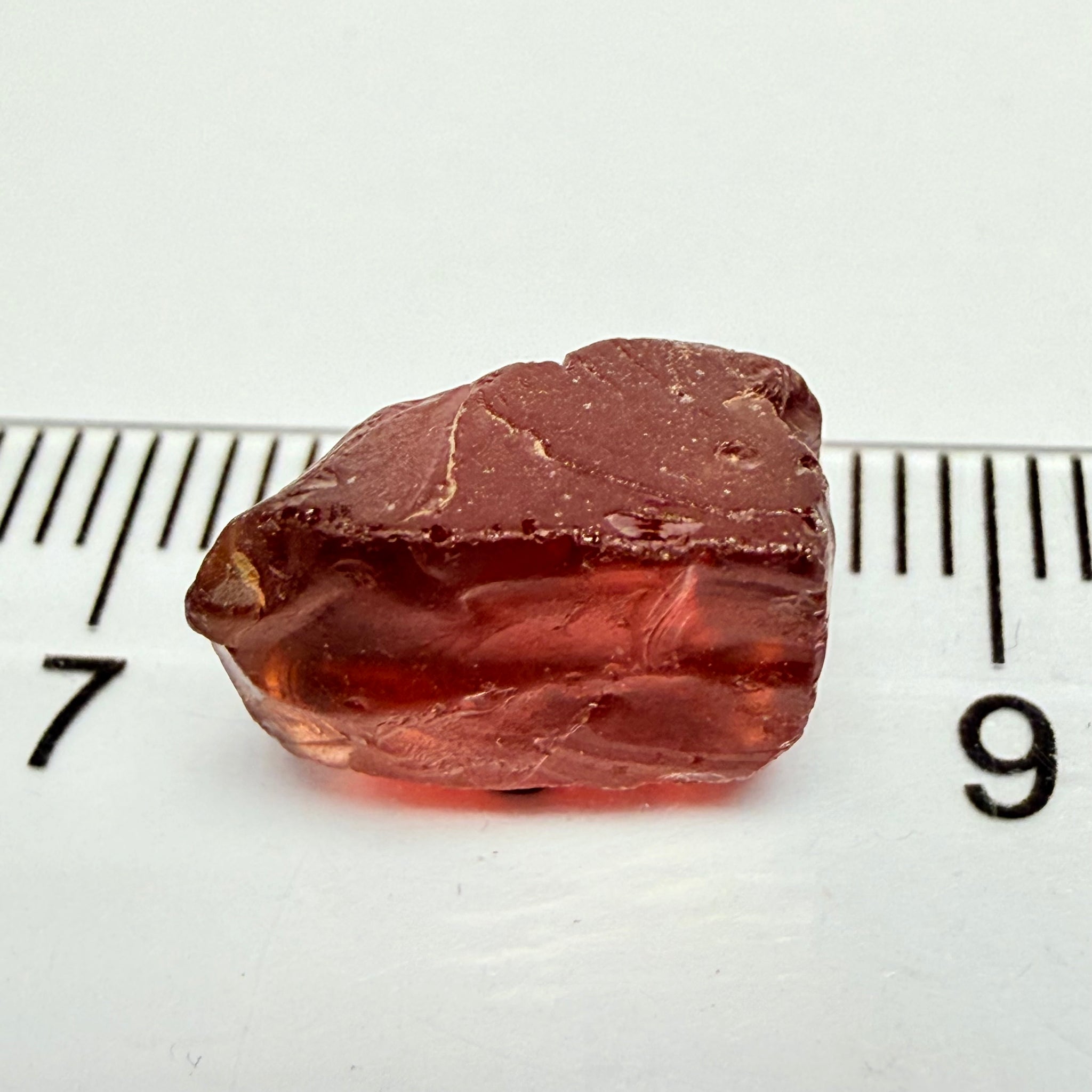 Malaya Garnet, 8.60ct, Tanzania, Untreated Unheated, vvs, with slight cracks on the outside at one end, see next pics I have circled them, they will grind off on preform