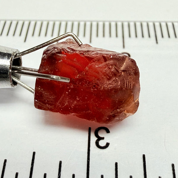 Malaya Garnet, 8.60ct, Tanzania, Untreated Unheated, vvs, with slight cracks on the outside at one end, see next pics I have circled them, they will grind off on preform