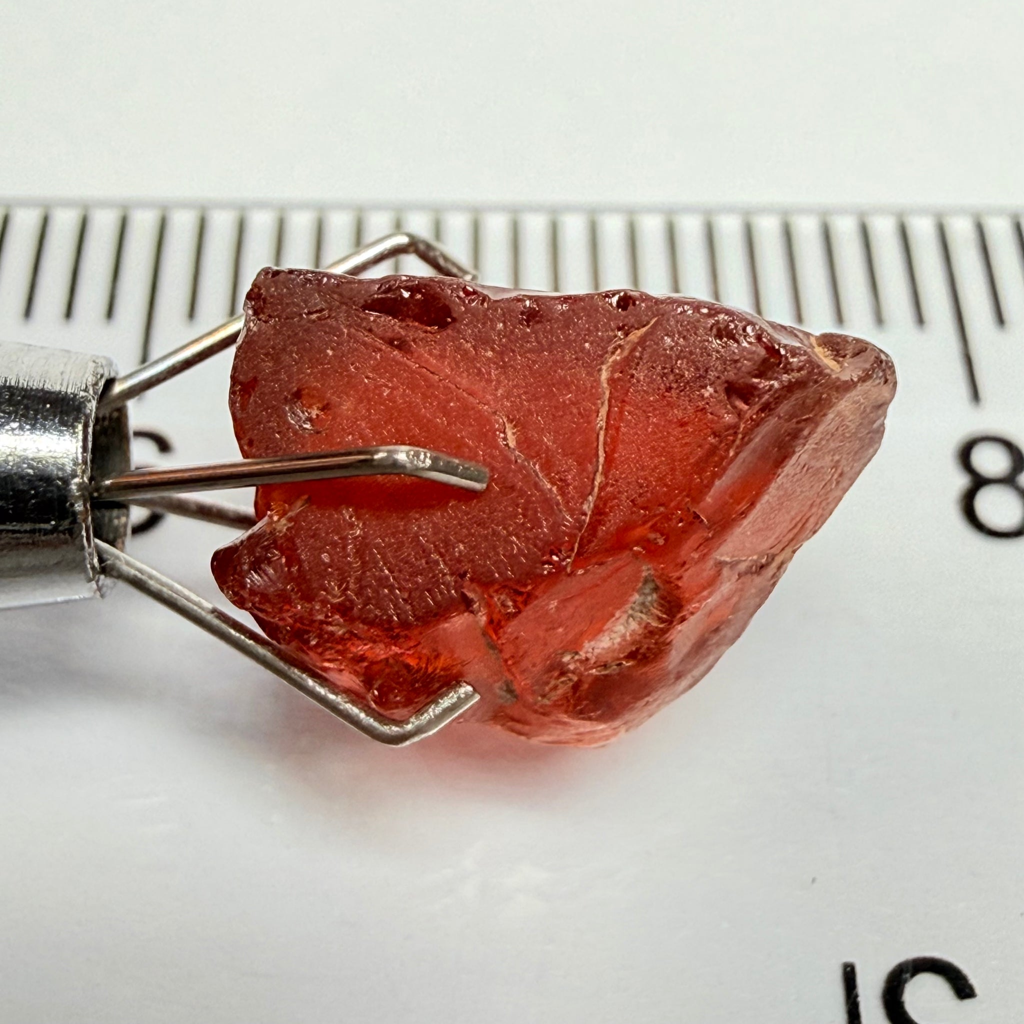 Malaya Garnet, 8.60ct, Tanzania, Untreated Unheated, vvs, with slight cracks on the outside at one end, see next pics I have circled them, they will grind off on preform