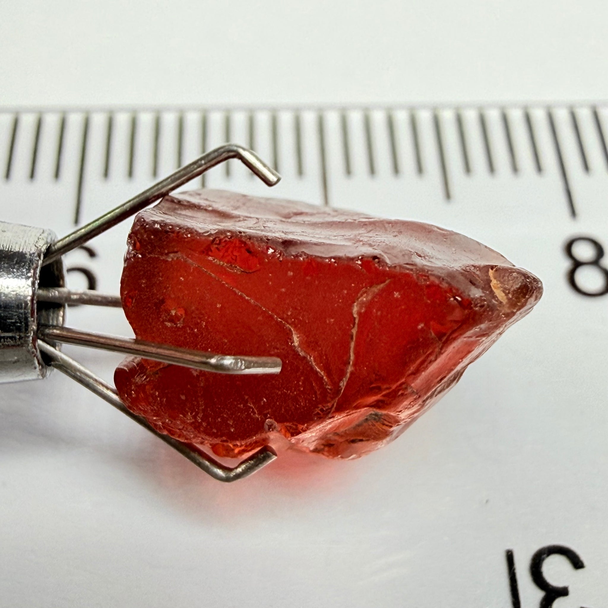 Malaya Garnet, 8.60ct, Tanzania, Untreated Unheated, vvs, with slight cracks on the outside at one end, see next pics I have circled them, they will grind off on preform