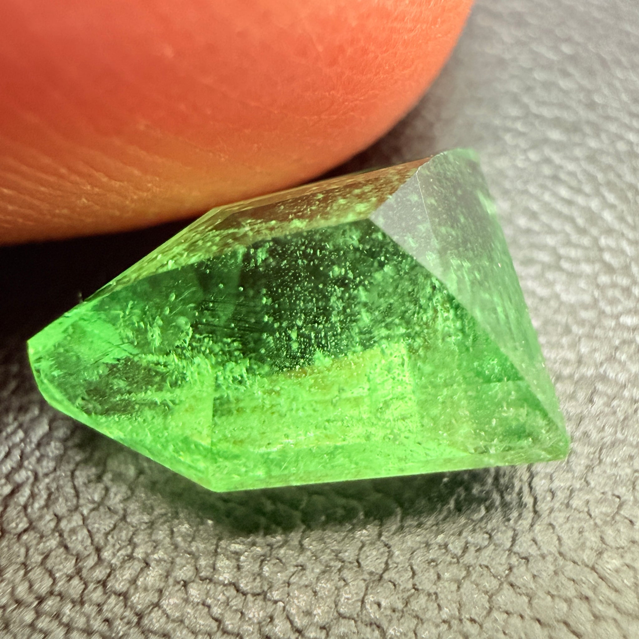 Tsavorite Garnet, 2.60ct, Tanzania, Untreated, Unheated, fancy cut