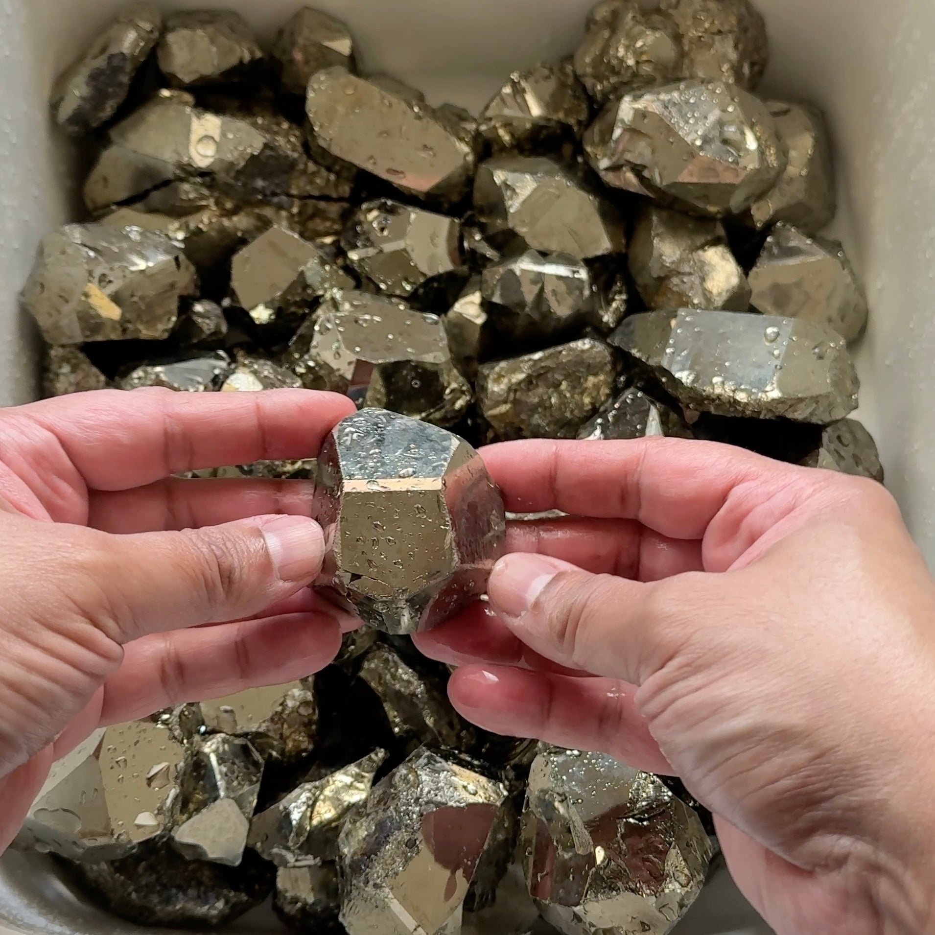 Mirror Shine Pyrite Lot from Merelani Tanzania. These that come from Merelani, show a high, natural mirror finish on the facets, without polishing, these have come out of the ground like this, shown wet, they can be faceted, the lot is 11.10 kilo