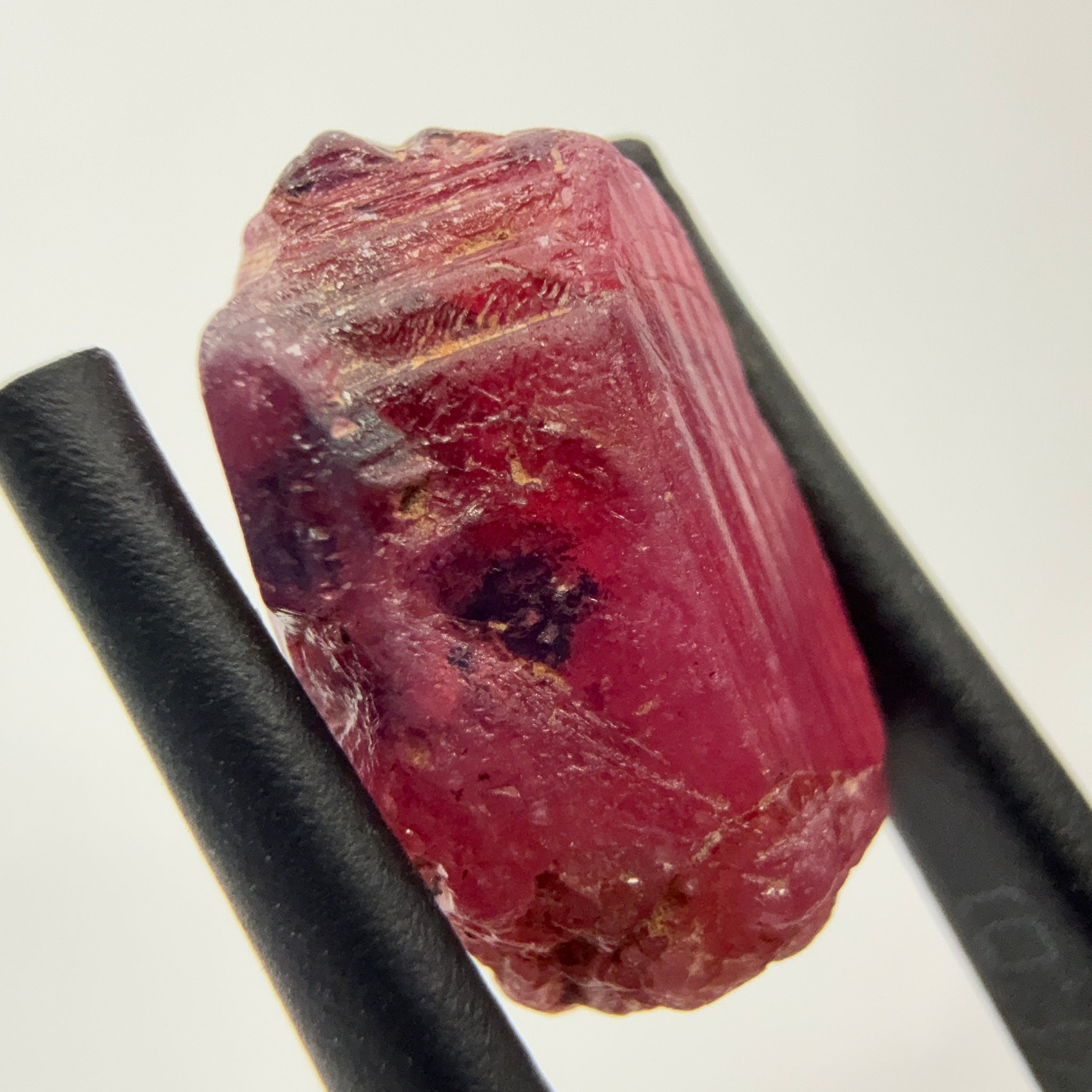 Winza Sapphire Crystal, 7.64ct, Winza Tanzania, see all sides in the pictures and video, superb etching, Untreated Unheated, 12.7 x 8.5 x 6.3mm