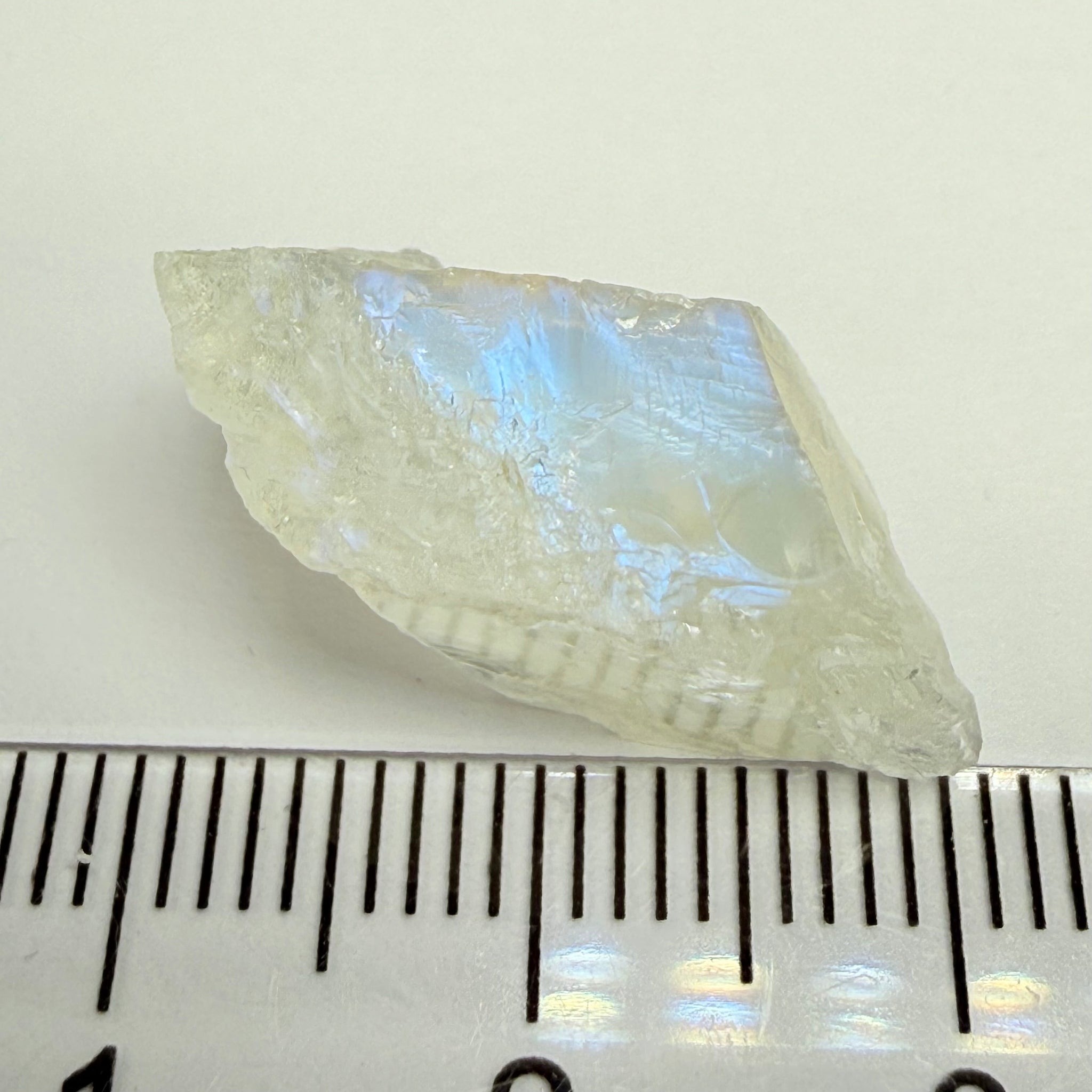 Blue Sheen Moonstone, 16.97ct, Tanzania, Untreated Unheated, mark the angle of the Sheen, I would suggest slicing it in 2, orientating it correctly and getting 2 identical stones from it, it’s clear inside