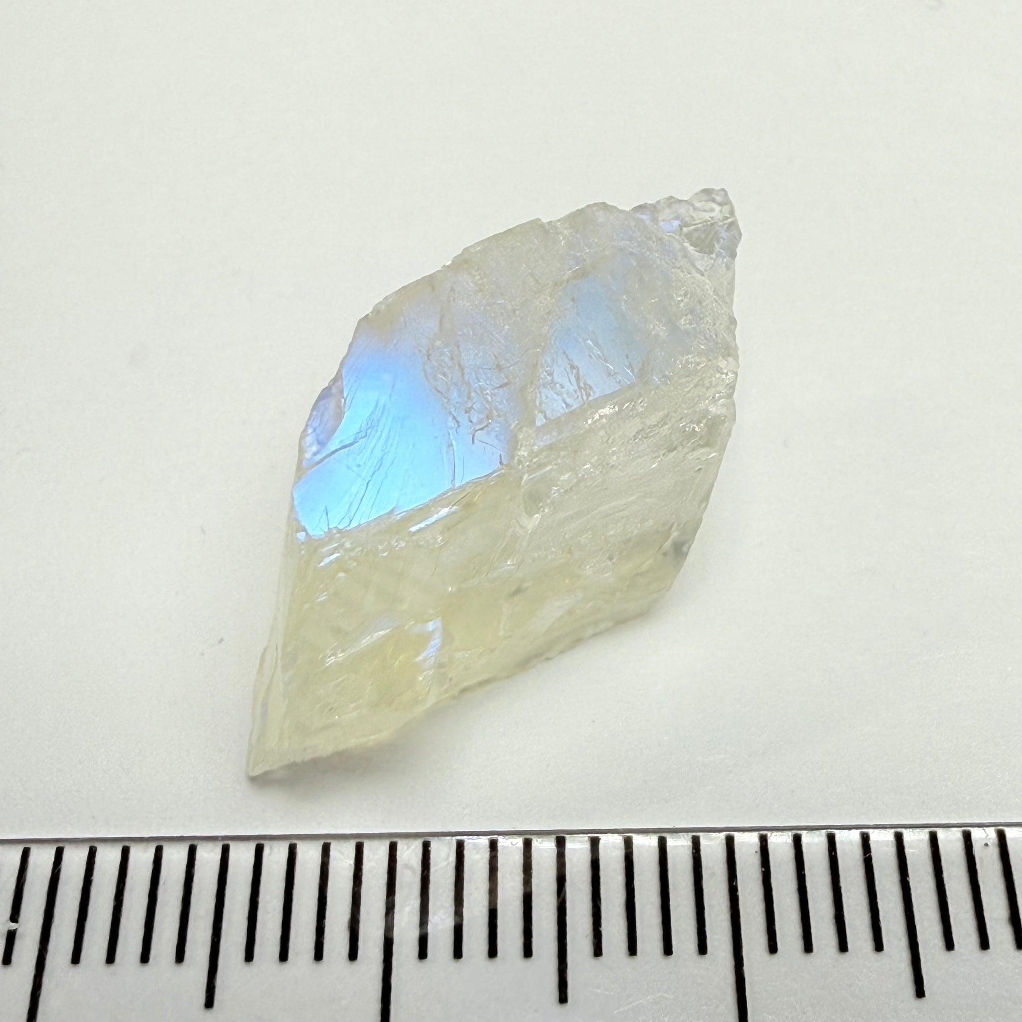 Blue Sheen Moonstone, 16.97ct, Tanzania, Untreated Unheated, mark the angle of the Sheen, I would suggest slicing it in 2, orientating it correctly and getting 2 identical stones from it, it’s clear inside