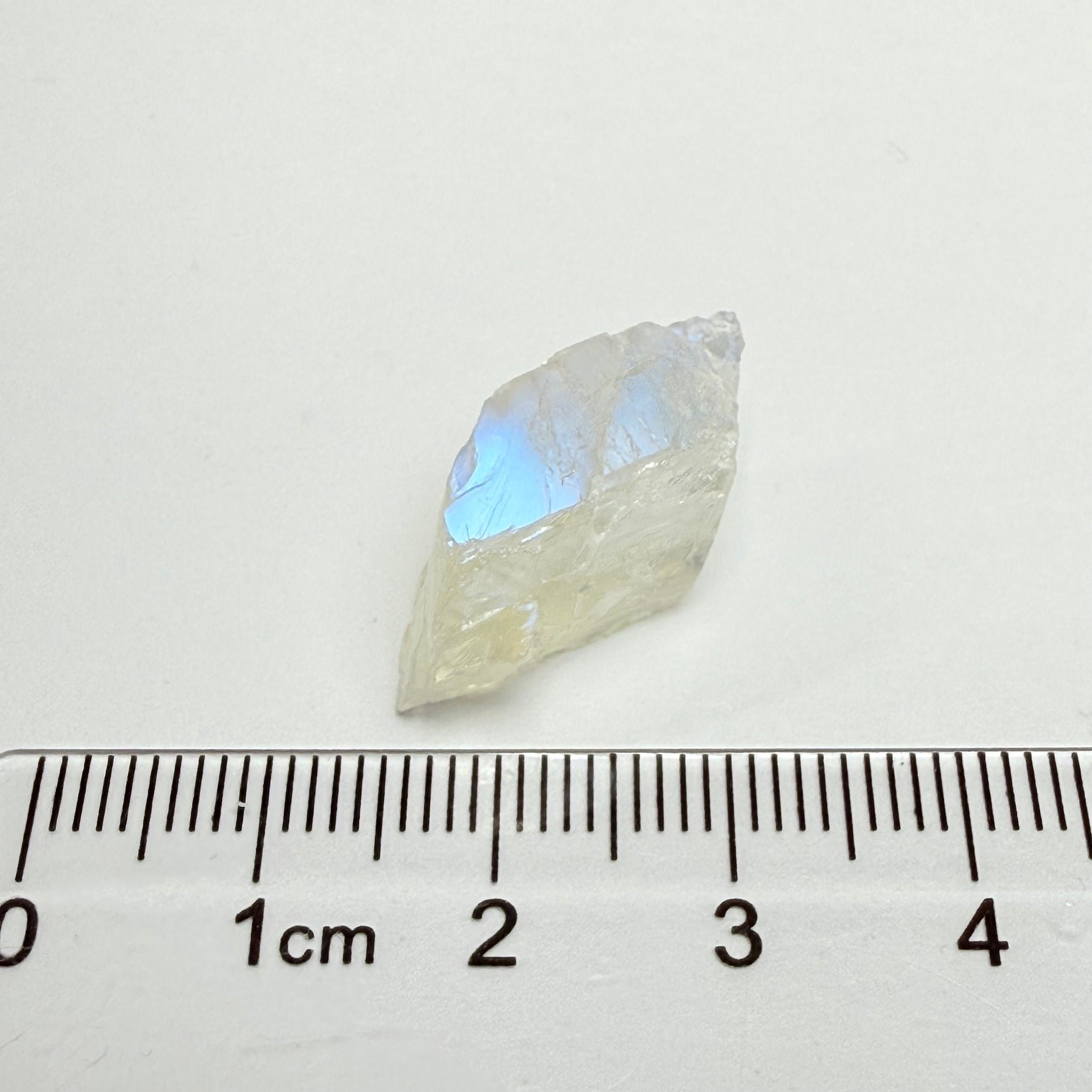Blue Sheen Moonstone, 16.97ct, Tanzania, Untreated Unheated, mark the angle of the Sheen, I would suggest slicing it in 2, orientating it correctly and getting 2 identical stones from it, it’s clear inside