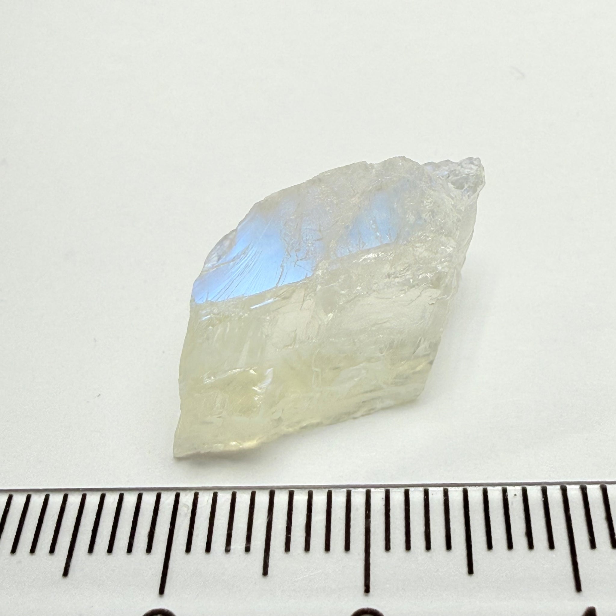 Blue Sheen Moonstone, 16.97ct, Tanzania, Untreated Unheated, mark the angle of the Sheen, I would suggest slicing it in 2, orientating it correctly and getting 2 identical stones from it, it’s clear inside