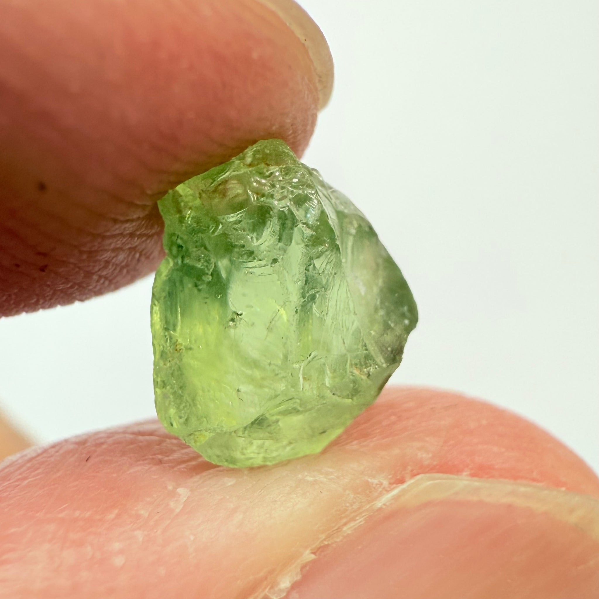 Tsavorite Garnet, 3.28ct, Tanzania, Untreated Unheated, veils and some tiny black spots, see pics