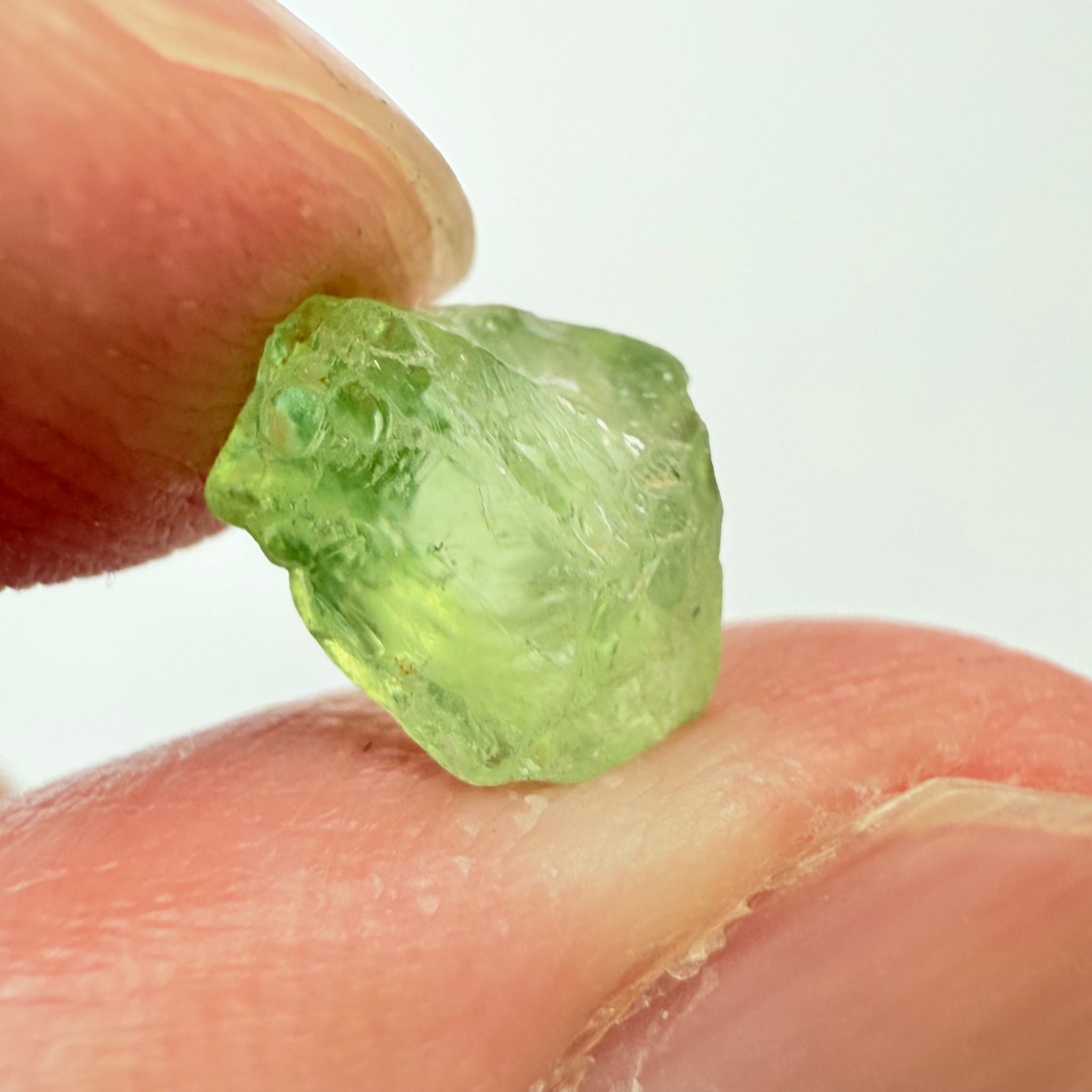 Tsavorite Garnet, 3.28ct, Tanzania, Untreated Unheated, veils and some tiny black spots, see pics