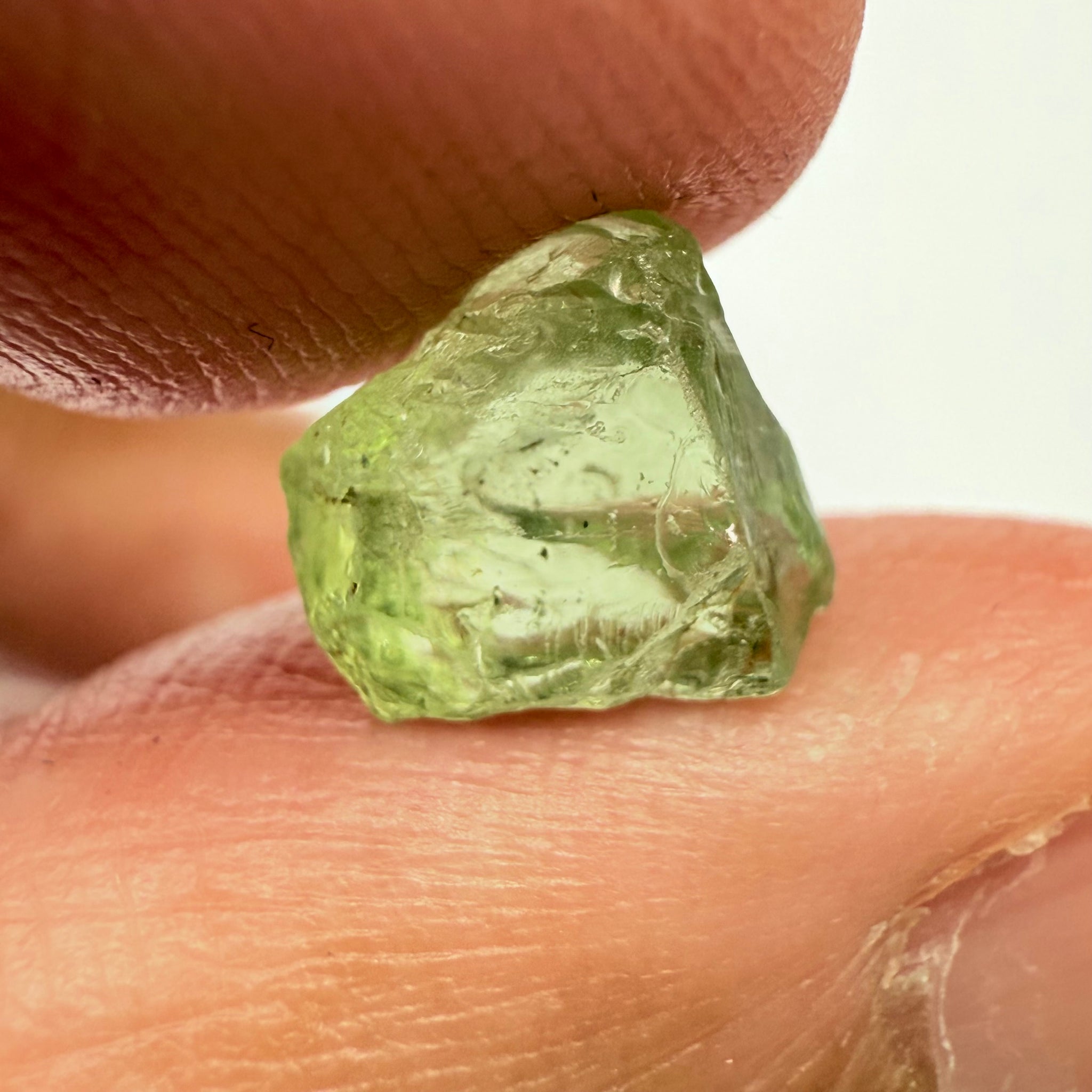 Tsavorite Garnet, 3.28ct, Tanzania, Untreated Unheated, veils and some tiny black spots, see pics