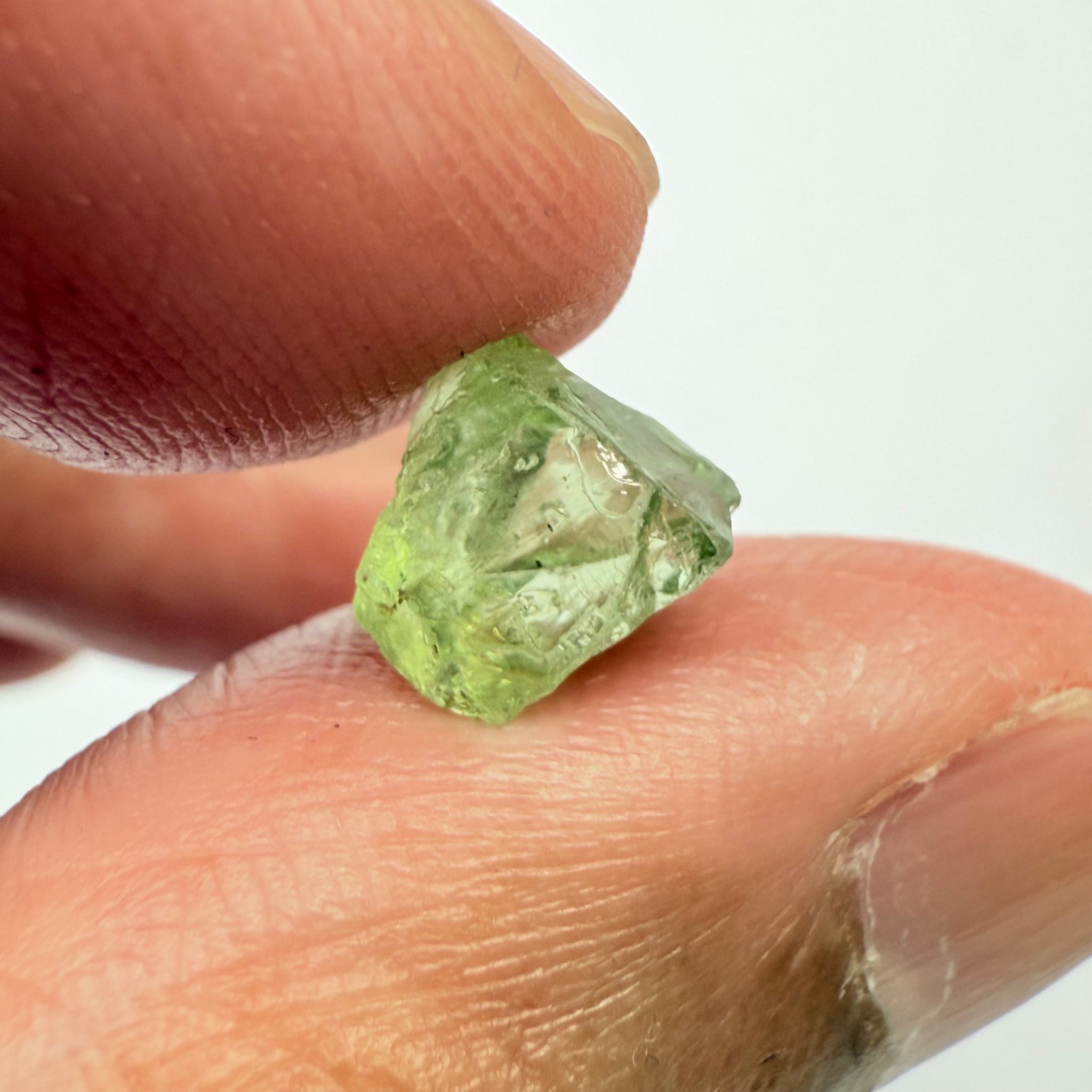 Tsavorite Garnet, 3.28ct, Tanzania, Untreated Unheated, veils and some tiny black spots, see pics