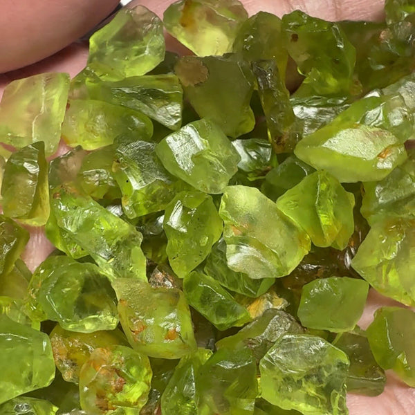 GoGo Peridot Lot, 111.50gm (557.50ct), Tanzania, mixed grades, clarities and shapes