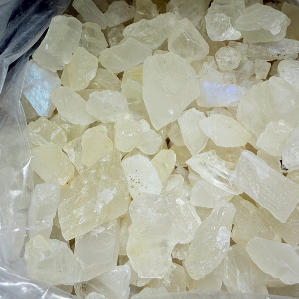 Moonstone Lot, 1.69kg (8450ct), Tanzania, some have blue sheen some don’t, see video