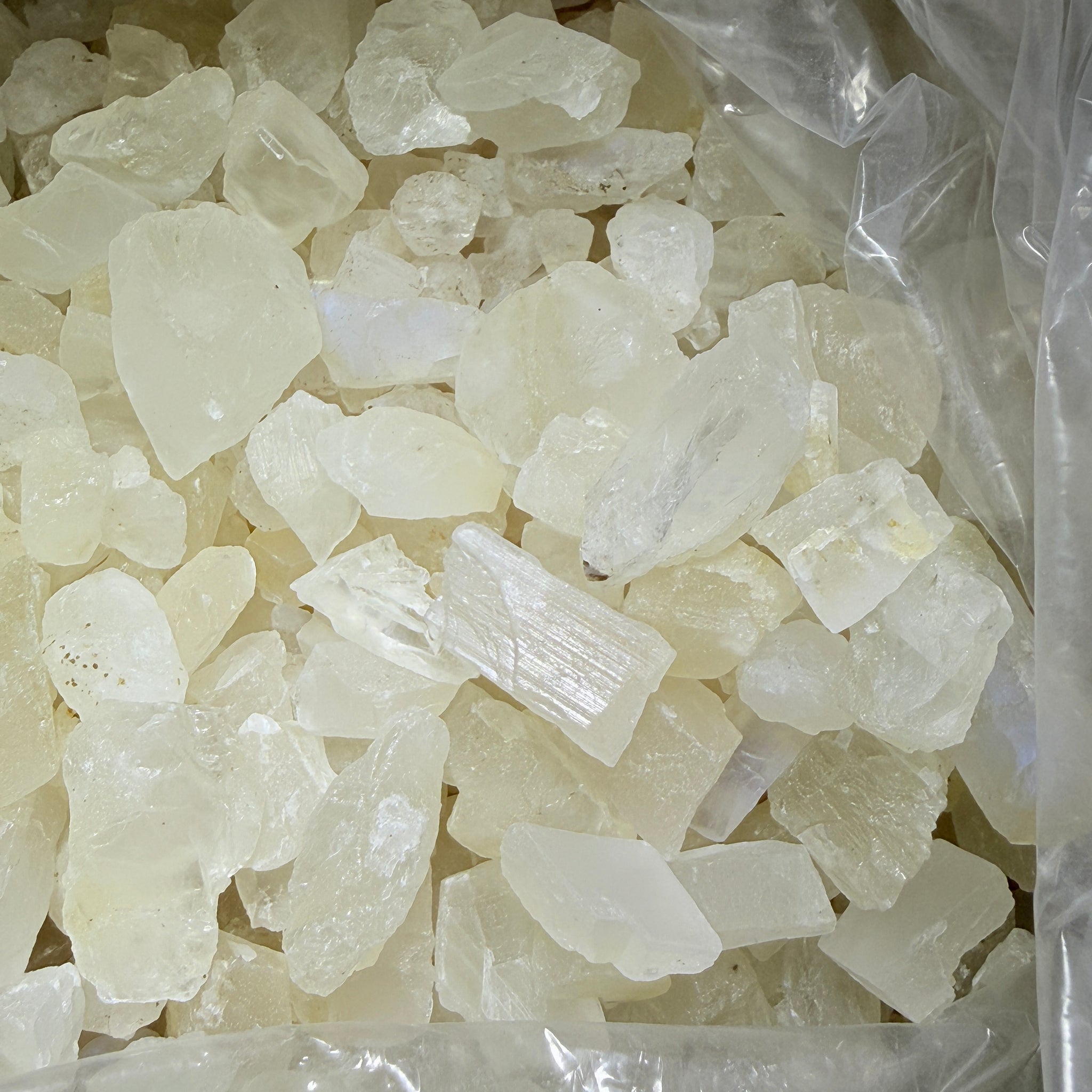 Moonstone Lot, 1.69kg (8450ct), Tanzania, some have blue sheen some don’t, see video