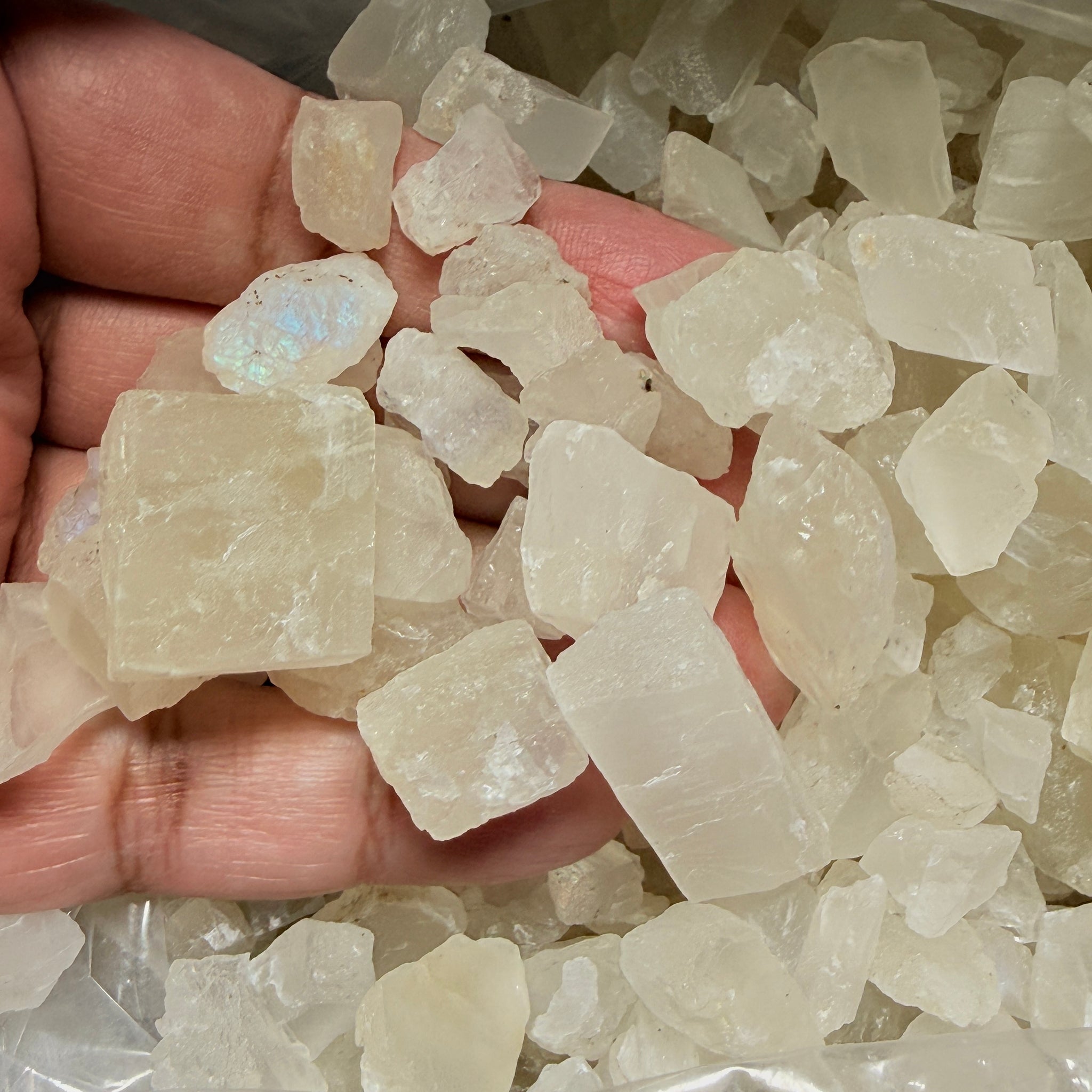 Moonstone Lot, 1.69kg (8450ct), Tanzania, some have blue sheen some don’t, see video