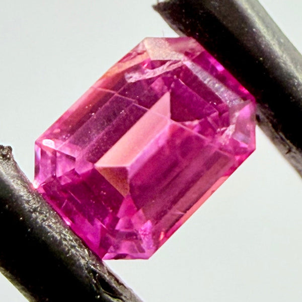 Sapphire, 0.49ct, Tanzania, Untreated Unheated, colour seems to be both reddish and pinkish at the same time