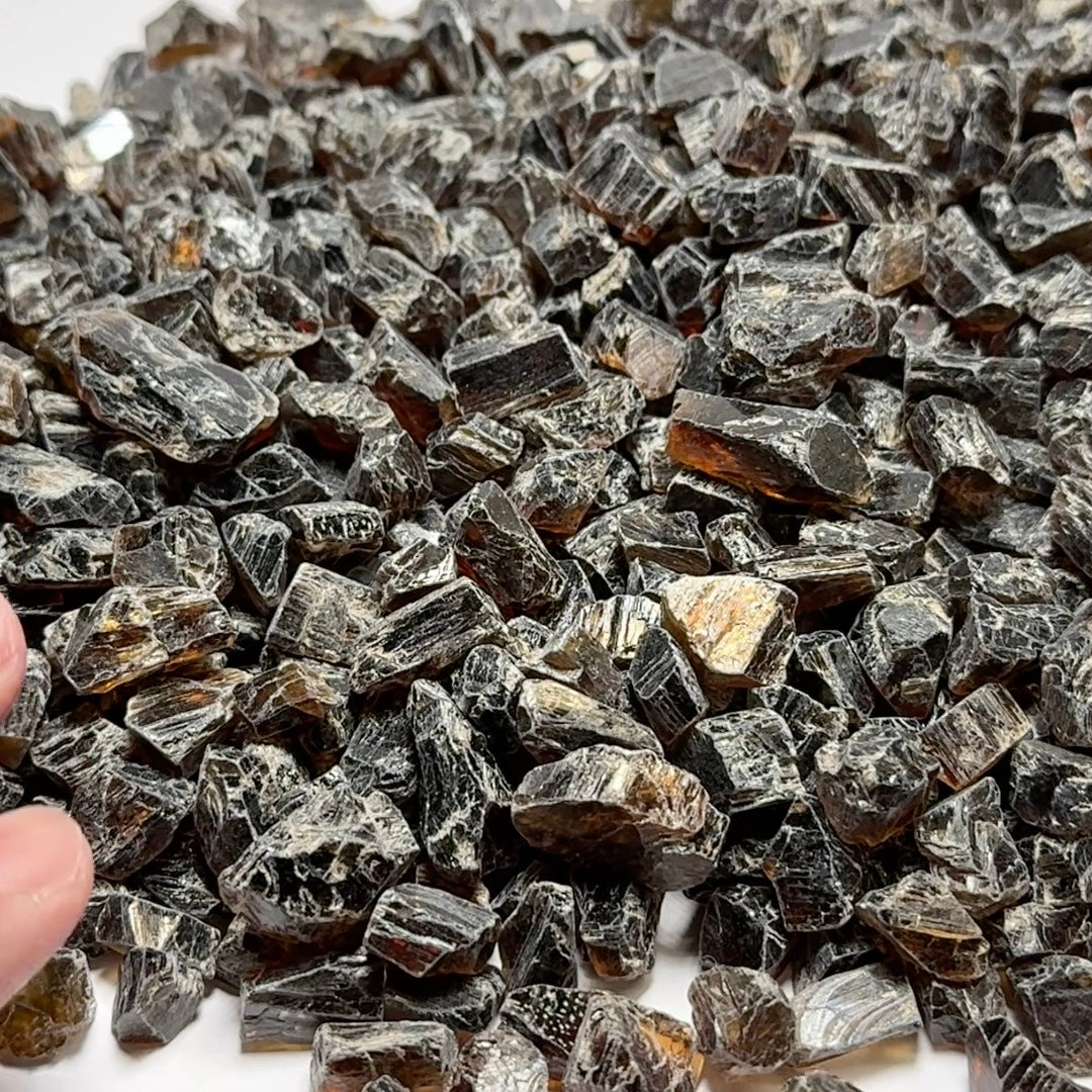 Enstatite Lot, 1.096kg / 5480ct, Tanzania, Untreated Unheated, this is a graded and cobbed lot, all are vvs and vvs-if with some having issues on the outside that will come off in pre-from, but excellent faceting grade lot. 11ct average